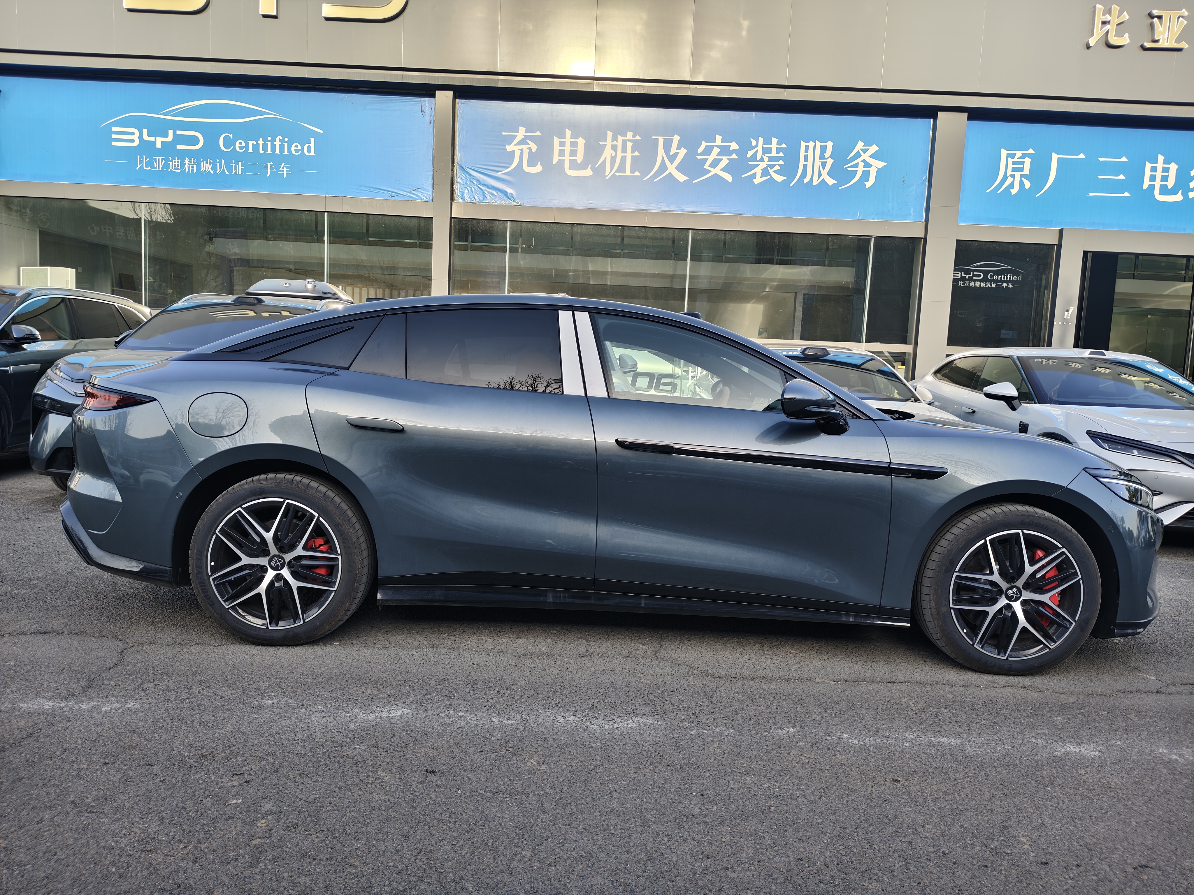 BYD HanL 2025 #9 BYD HanL 2025 car image #9