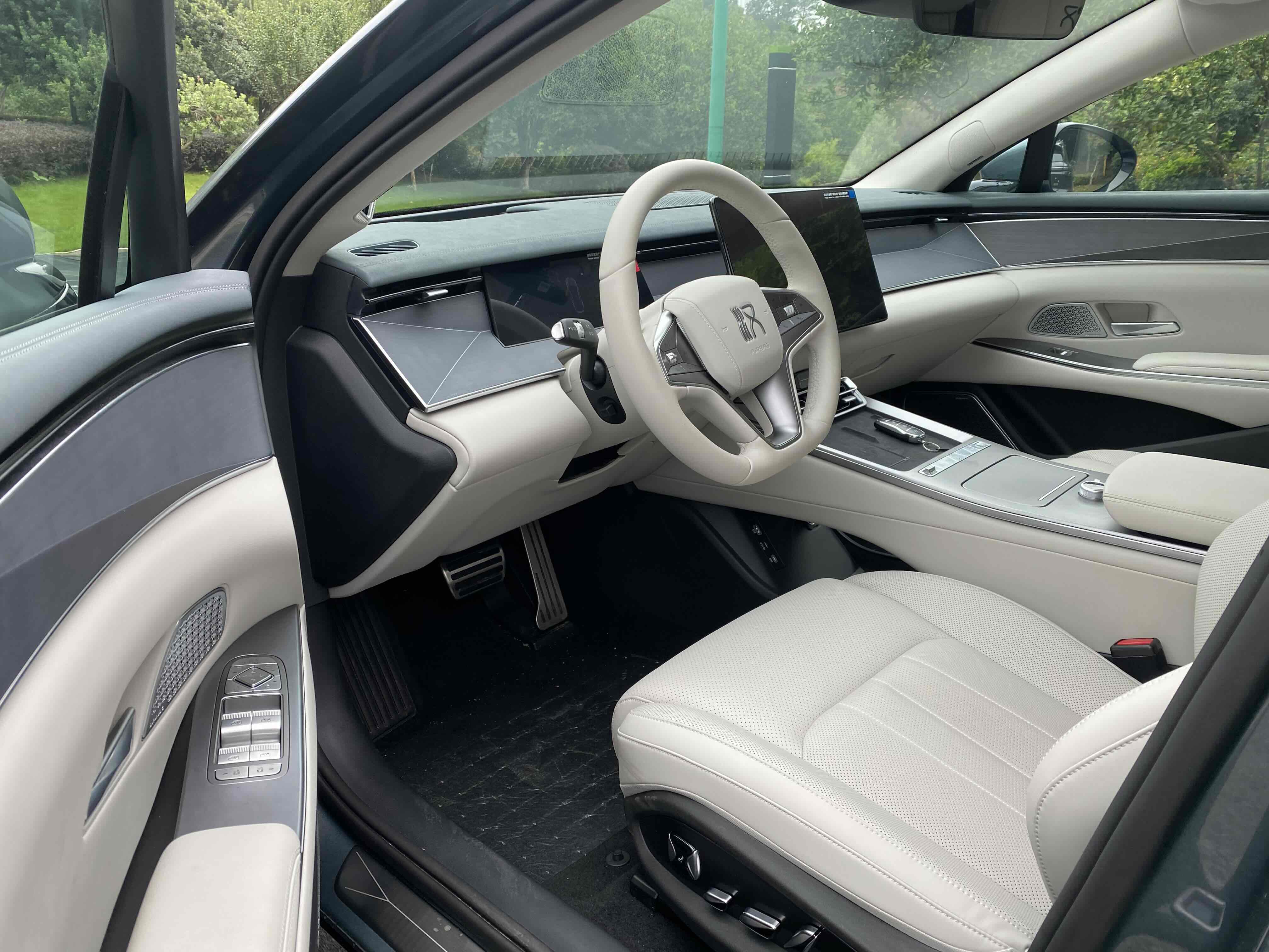 BYD HanL 2025 car image #9