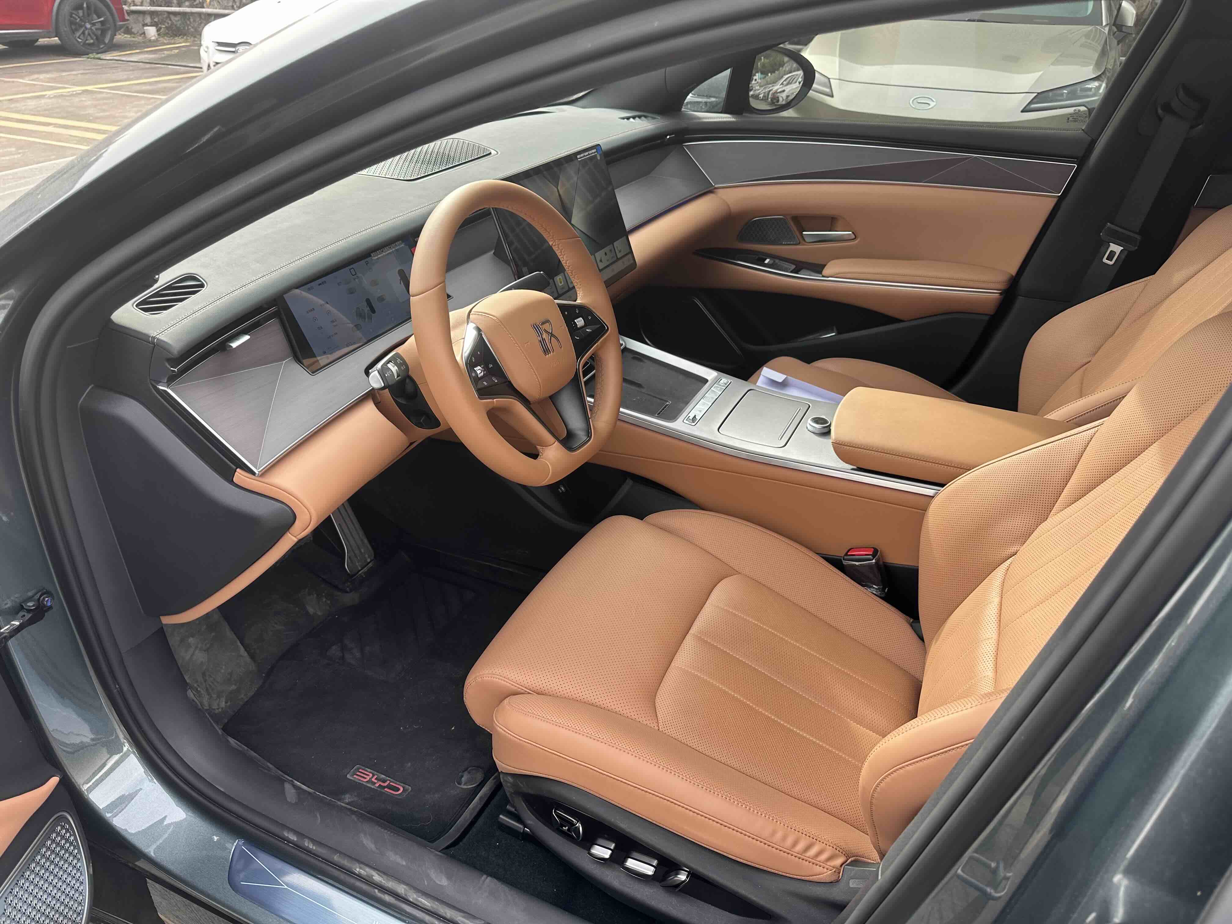 BYD HanL 2025 car image #9