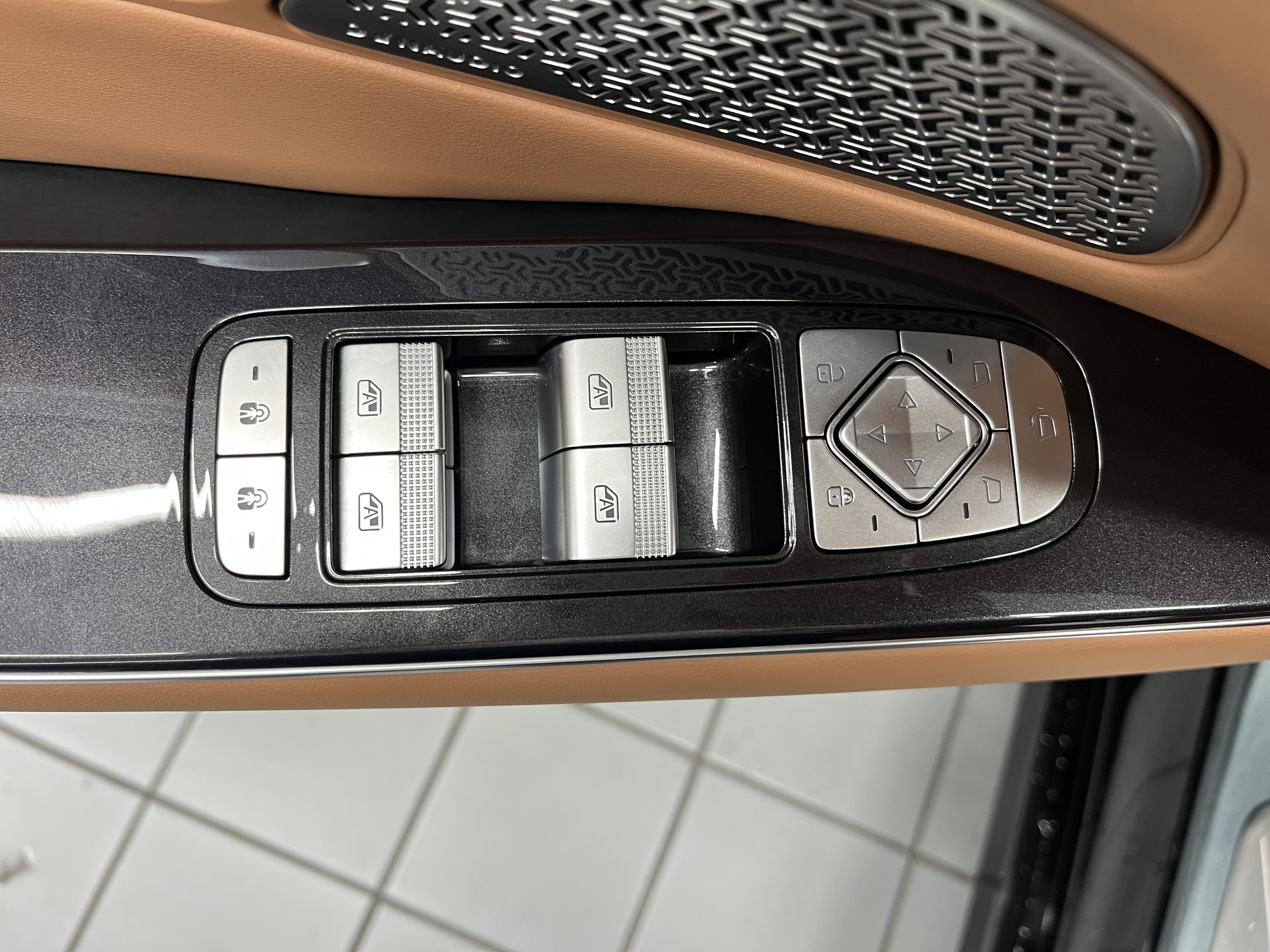 BYD HanL 2025 car image #9