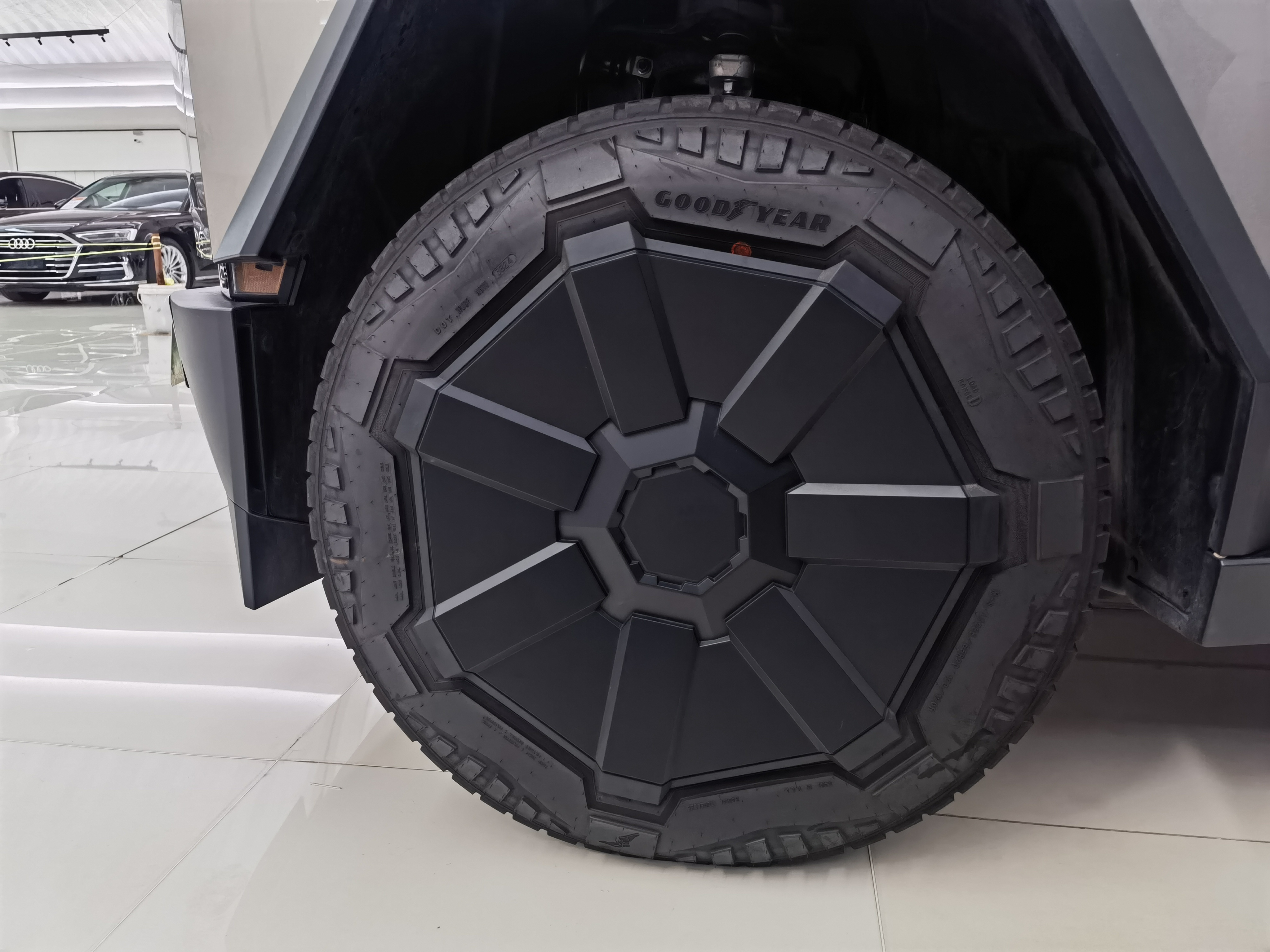 特斯拉 赛博越野旅行车 2025 汽车图片 #9