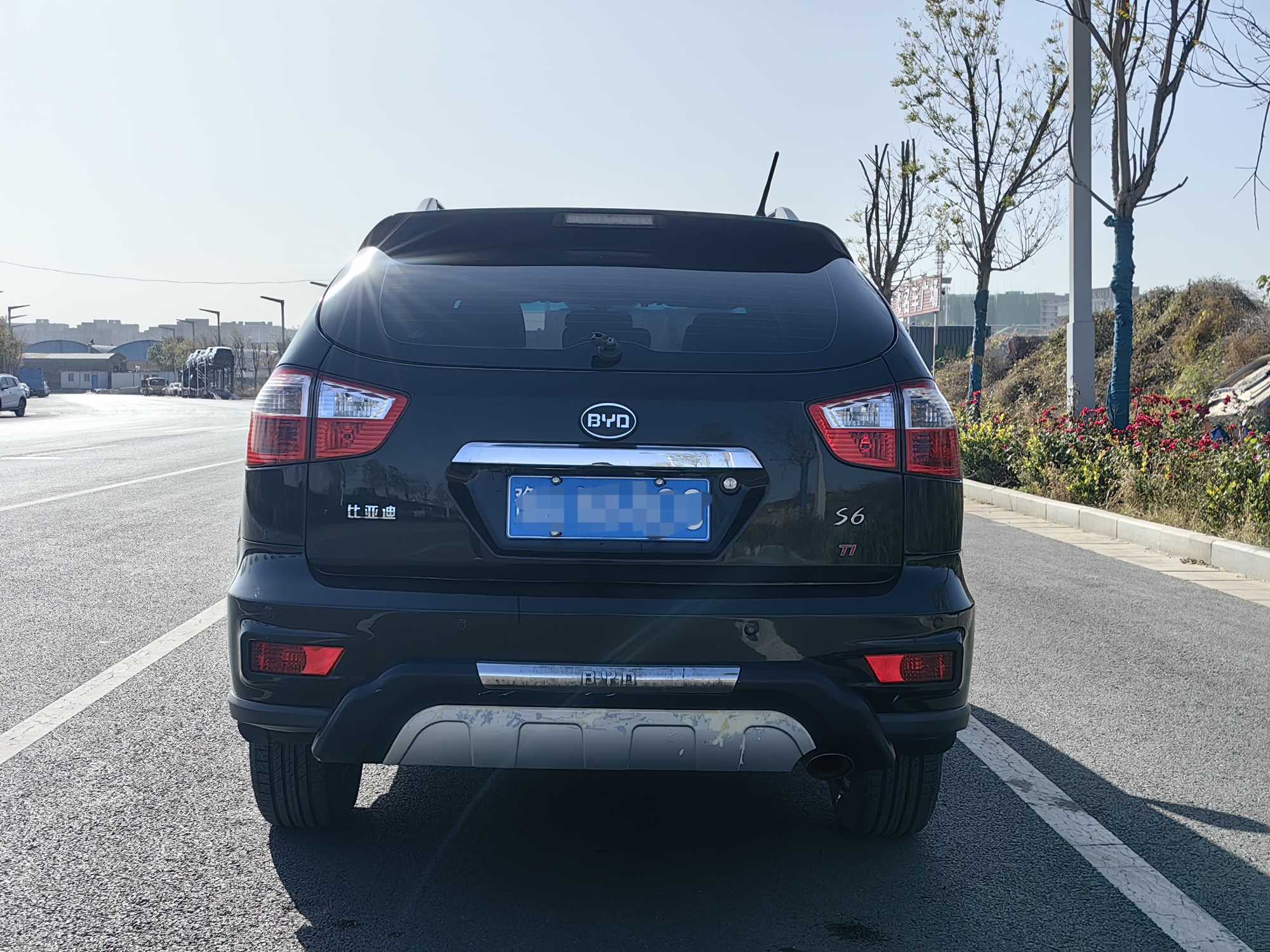 BYD S6 2015 car image #9