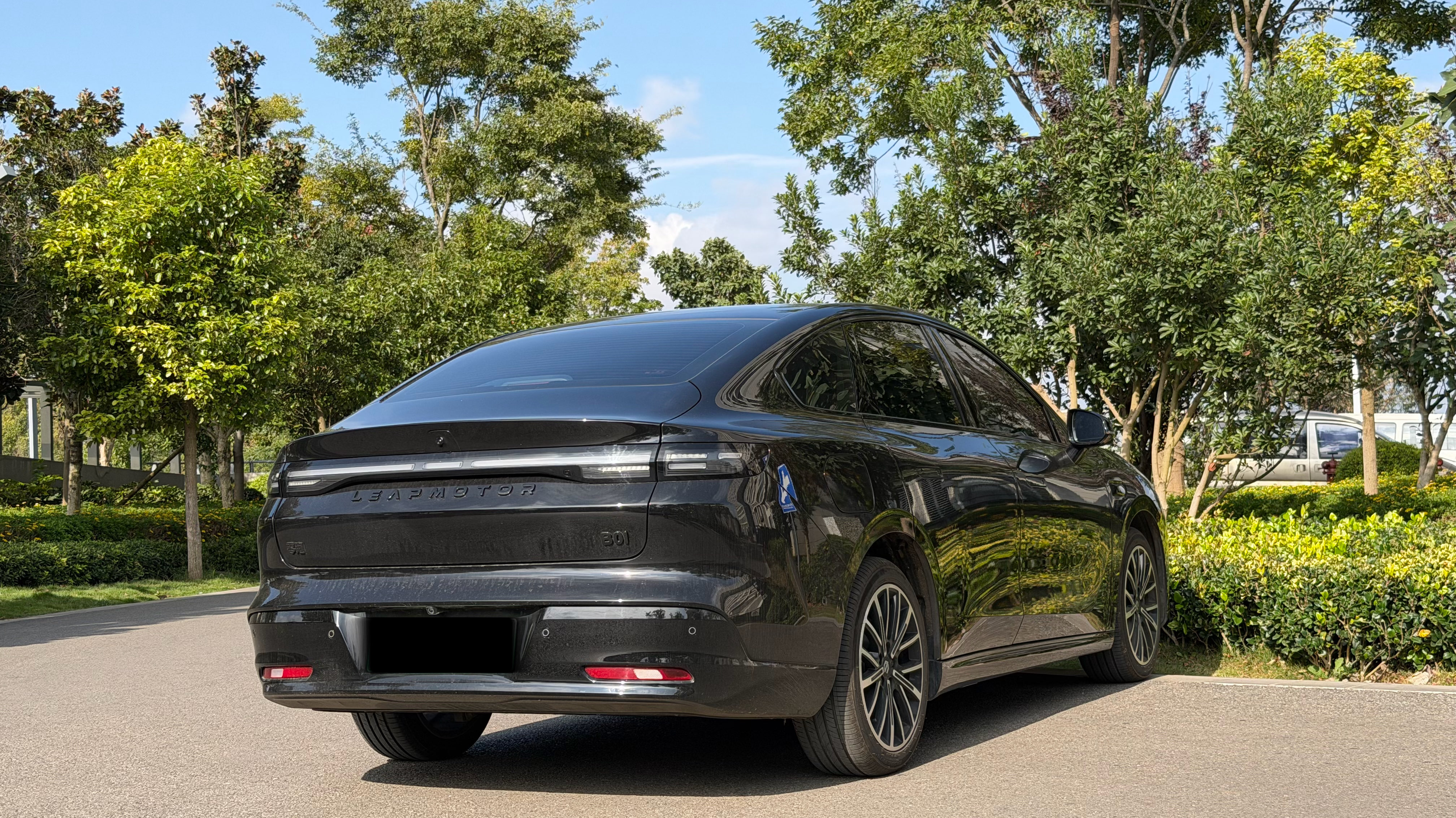 零跑汽车 零跑B01 2025 汽车图片 #9