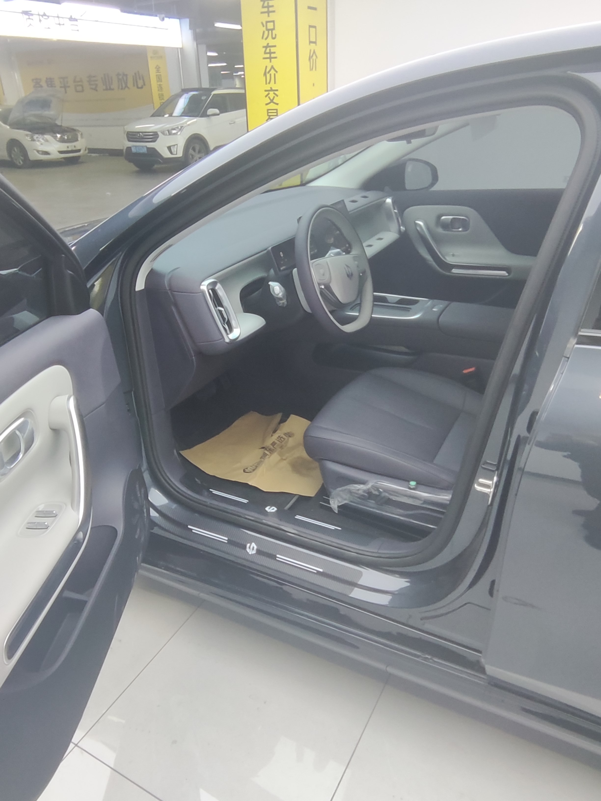 零跑汽车 零跑B01 2025 汽车图片 #9