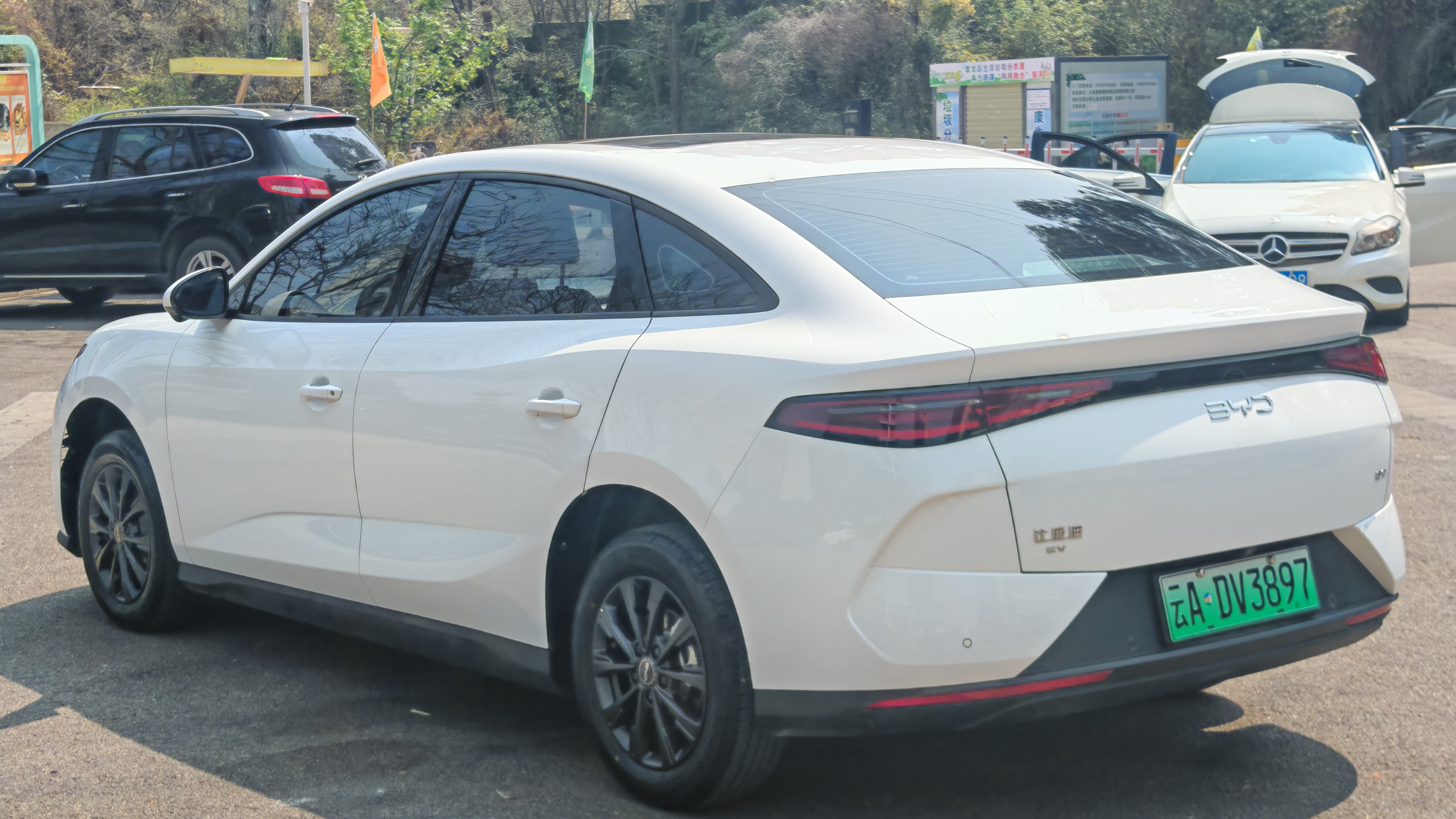 BYD e7 2025 immagine di auto #9