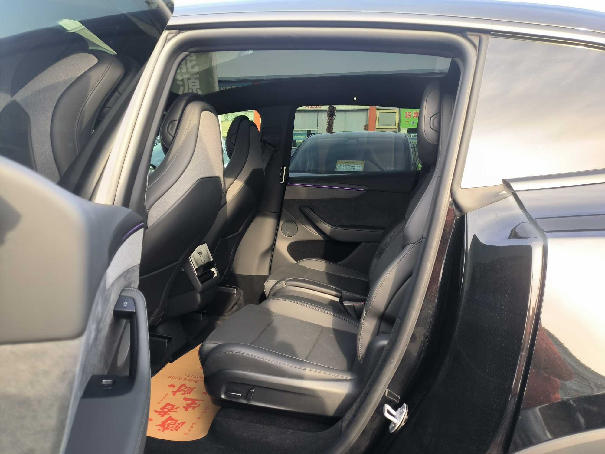 Tesla Model Y L 2025 изображение автомобиля #9