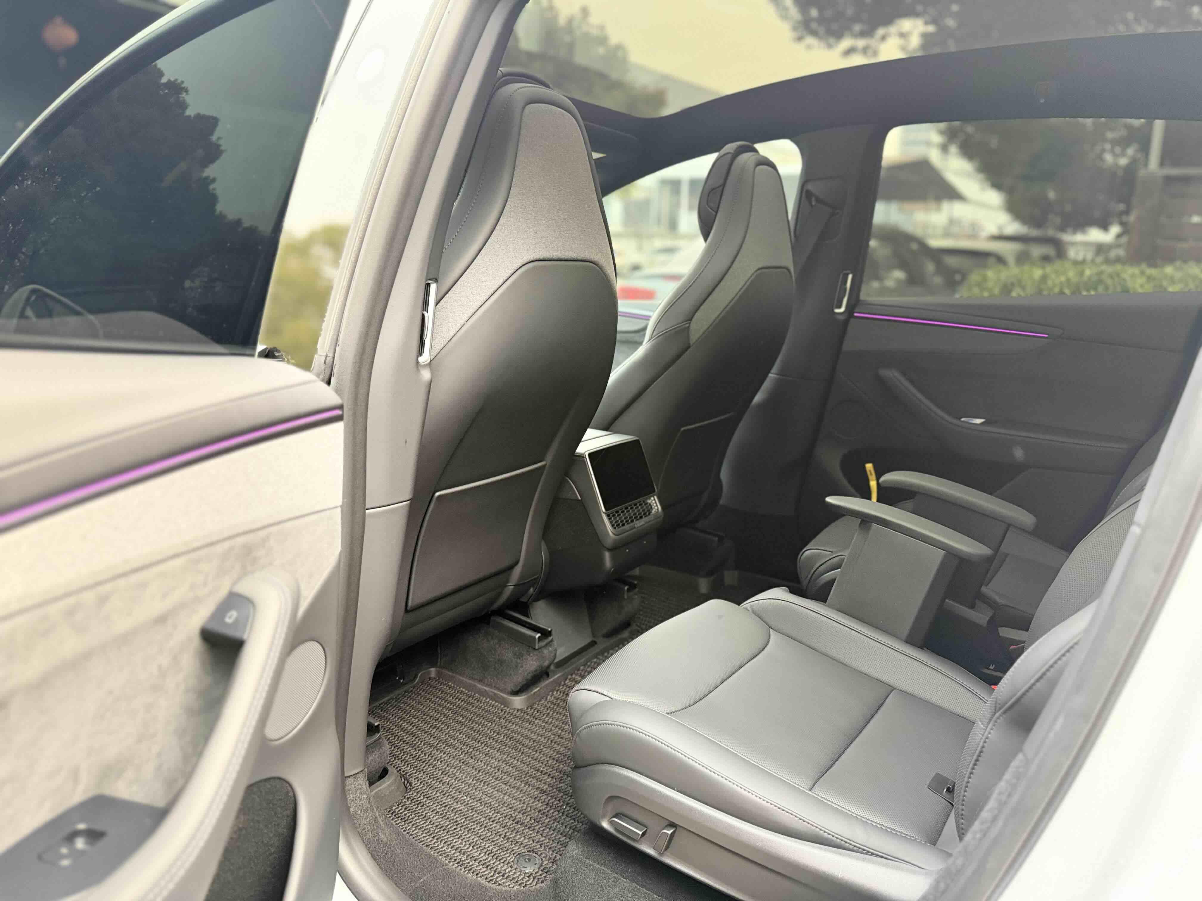 Tesla Model Y L 2025 image de voiture #9