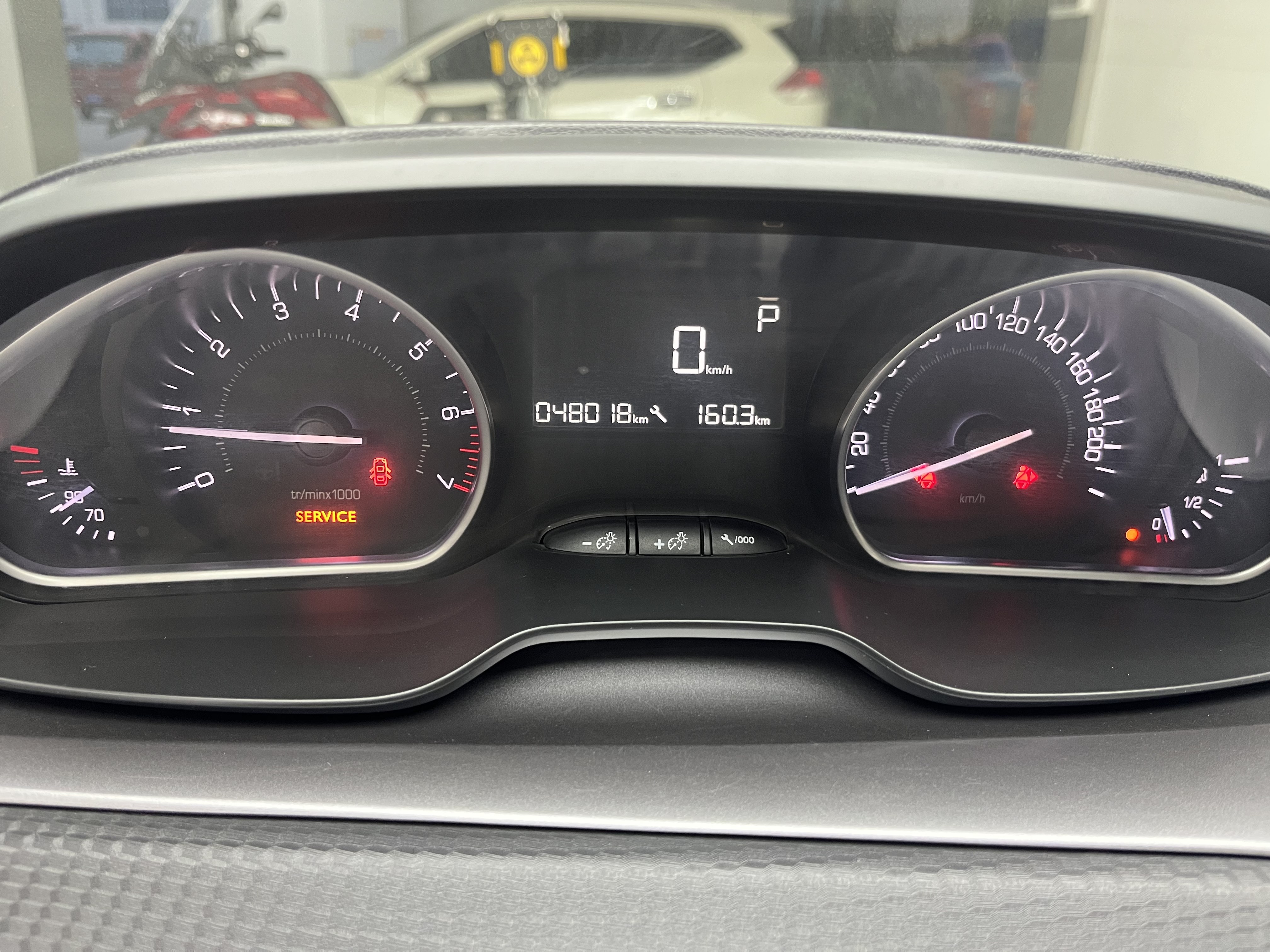 Peugeot 2008 2015 car image #9