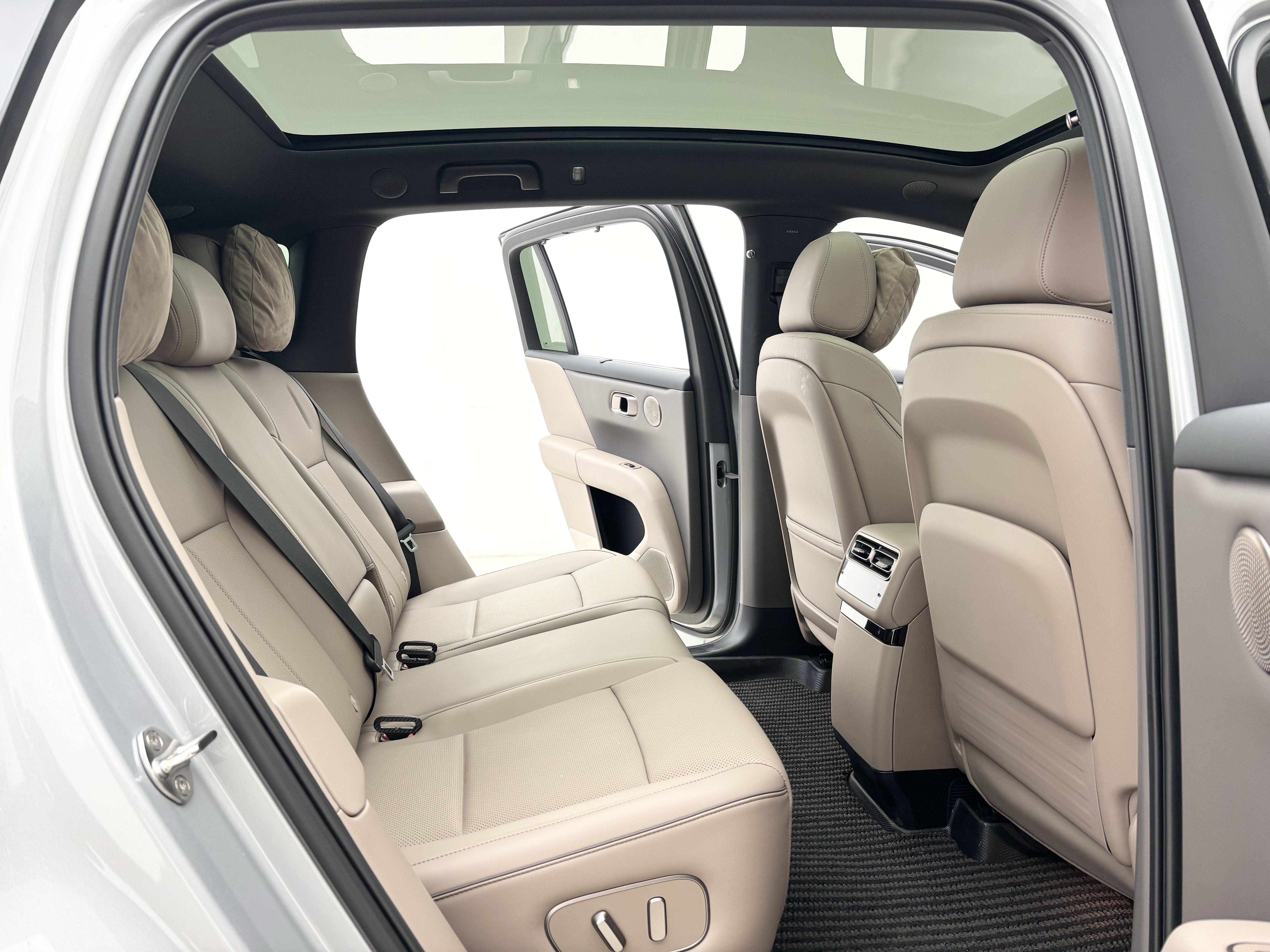 Li 2025 car image #9