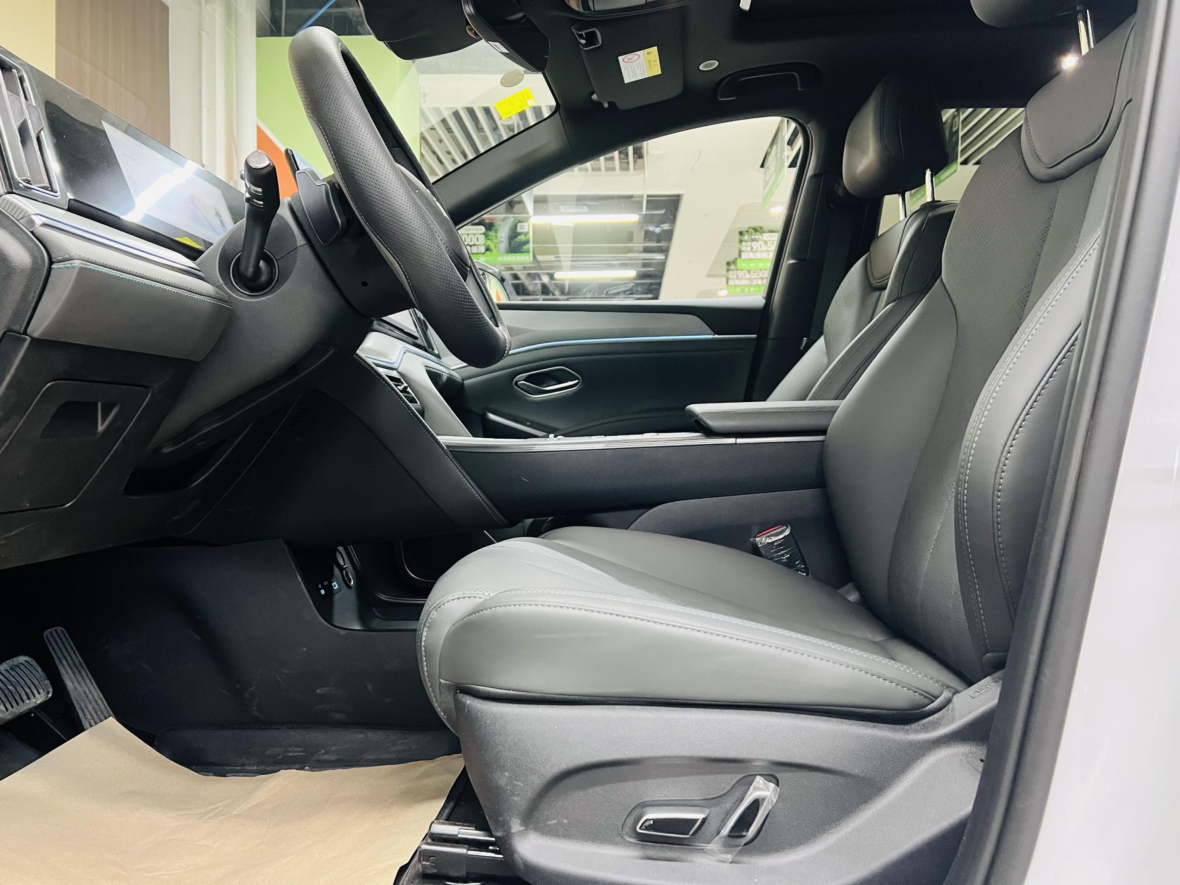 BYD SongL DM-i 2025 #9 BYD SongL DM-i 2025 car image #9