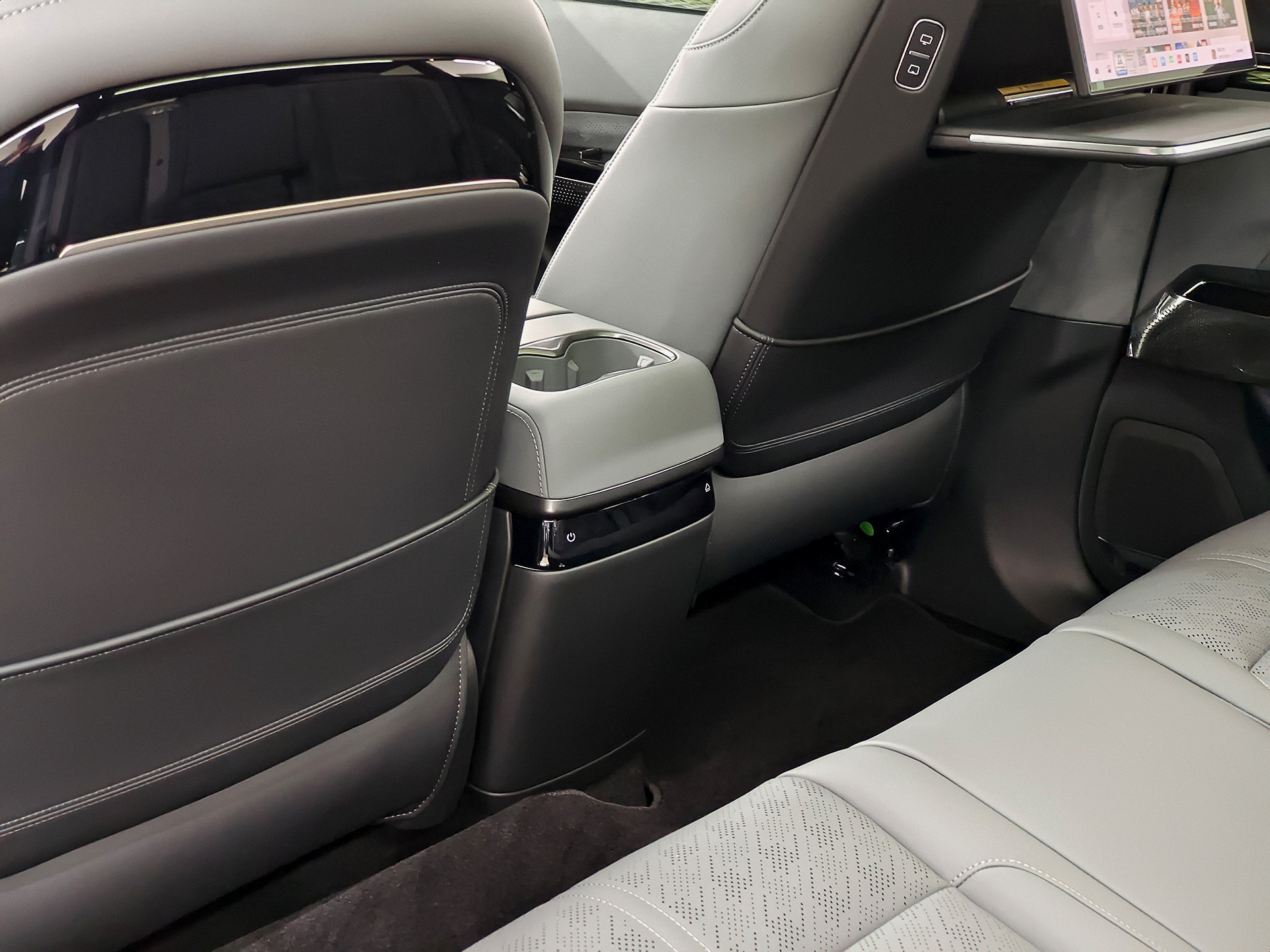 Zeekr 7X 2026 car image #9