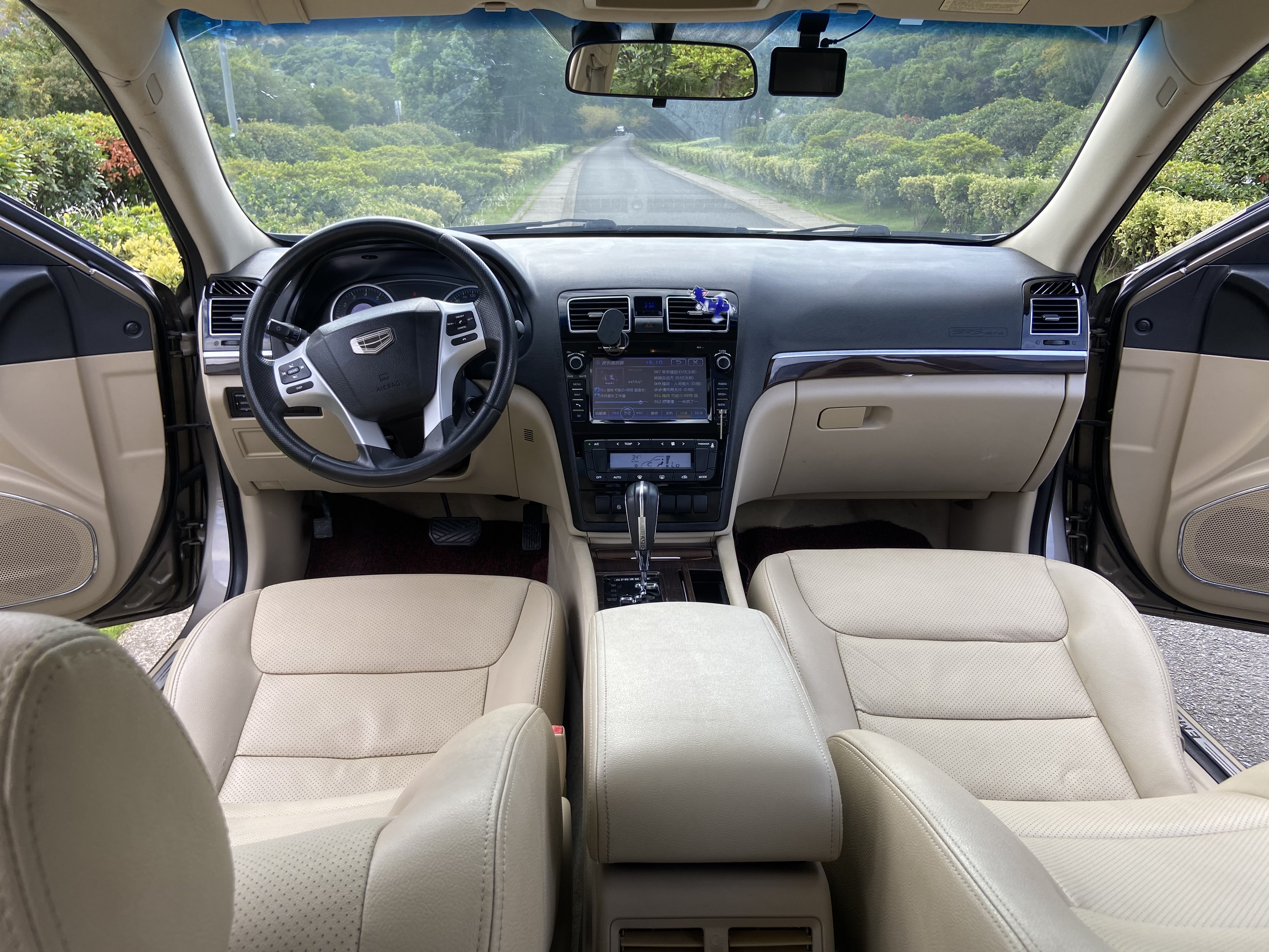 GEELY EC8 2015 car image #9