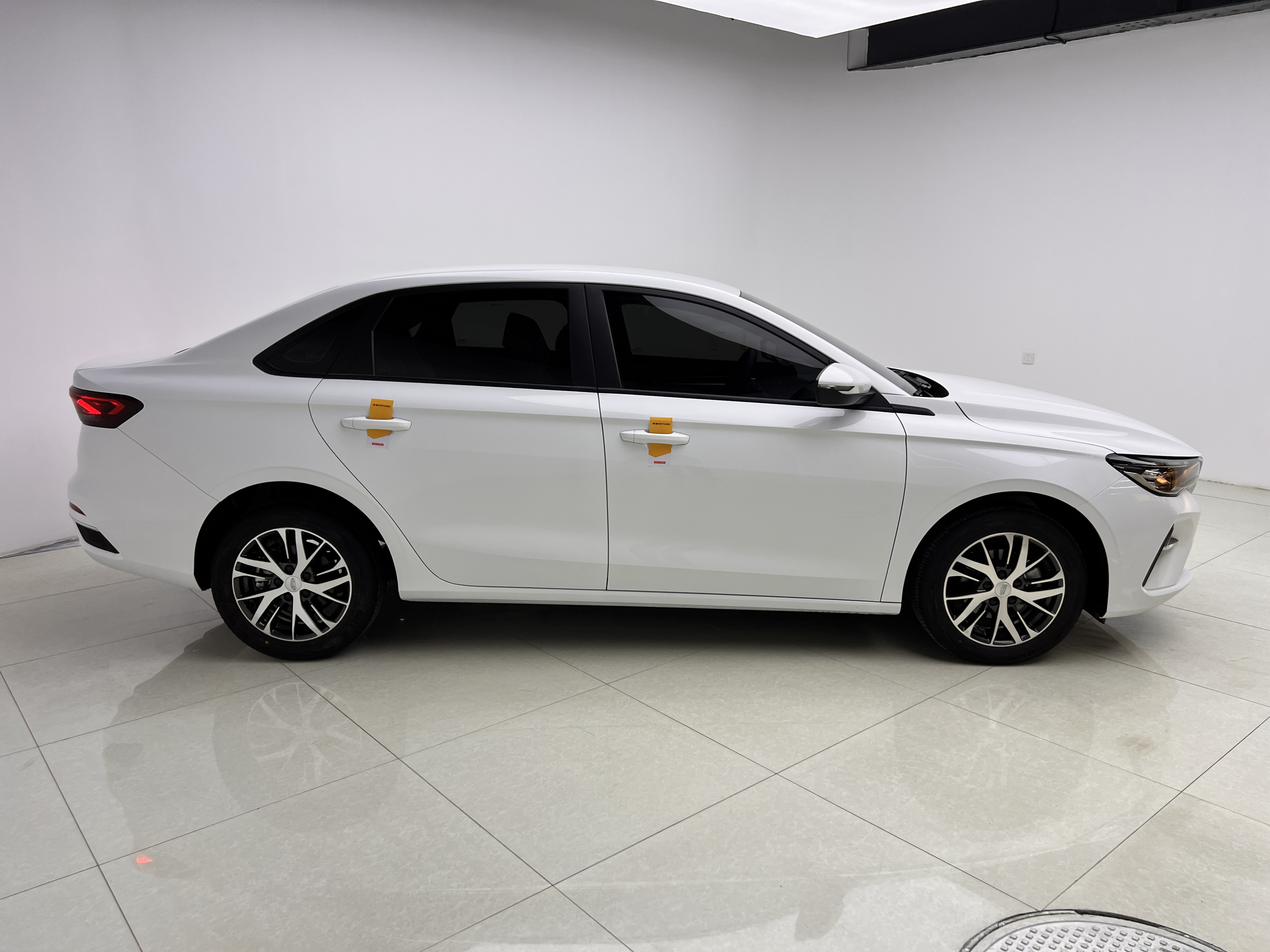 GEELY 2025 car image #9