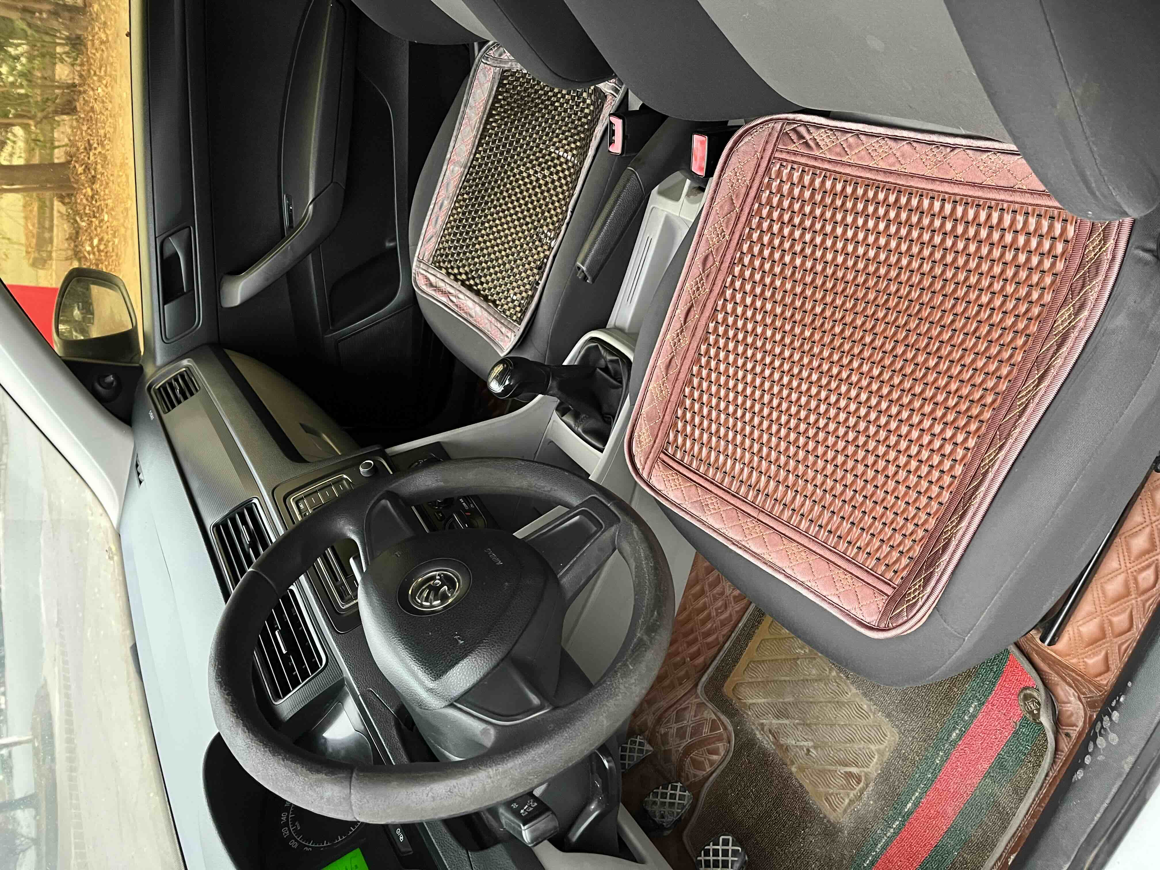 Skoda Rapid 2018 car image #9