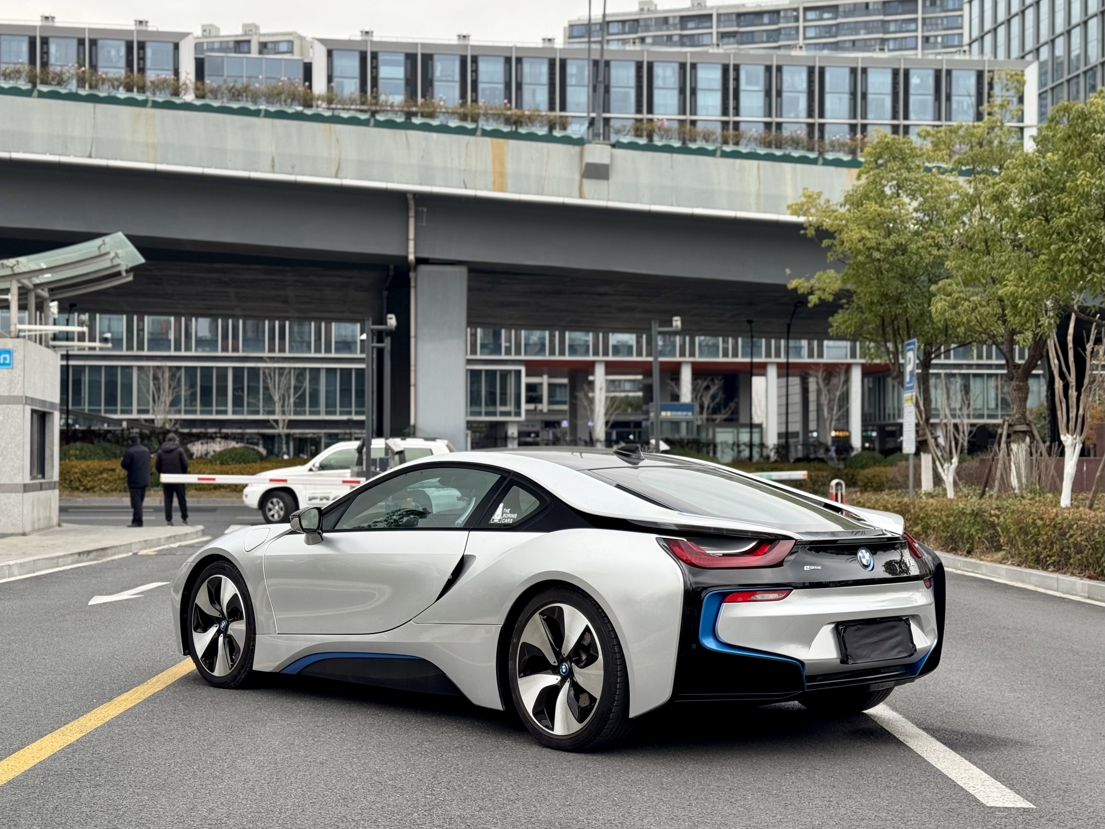 BMW i8 2018 car image #9
