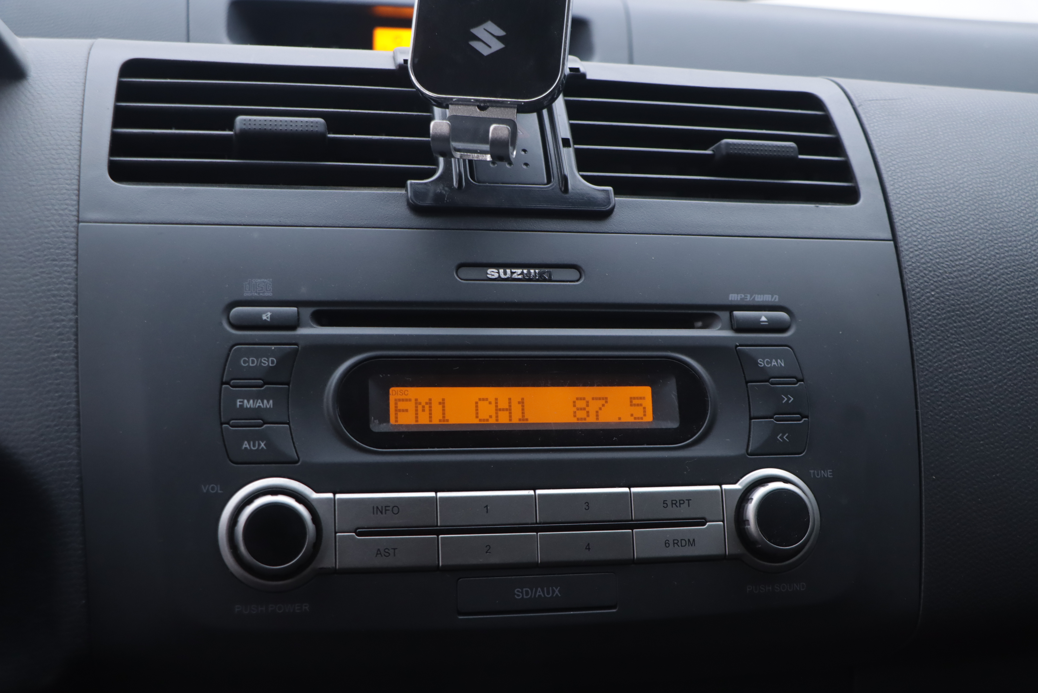 Suzuki Swift 2016 изображение автомобиля #9