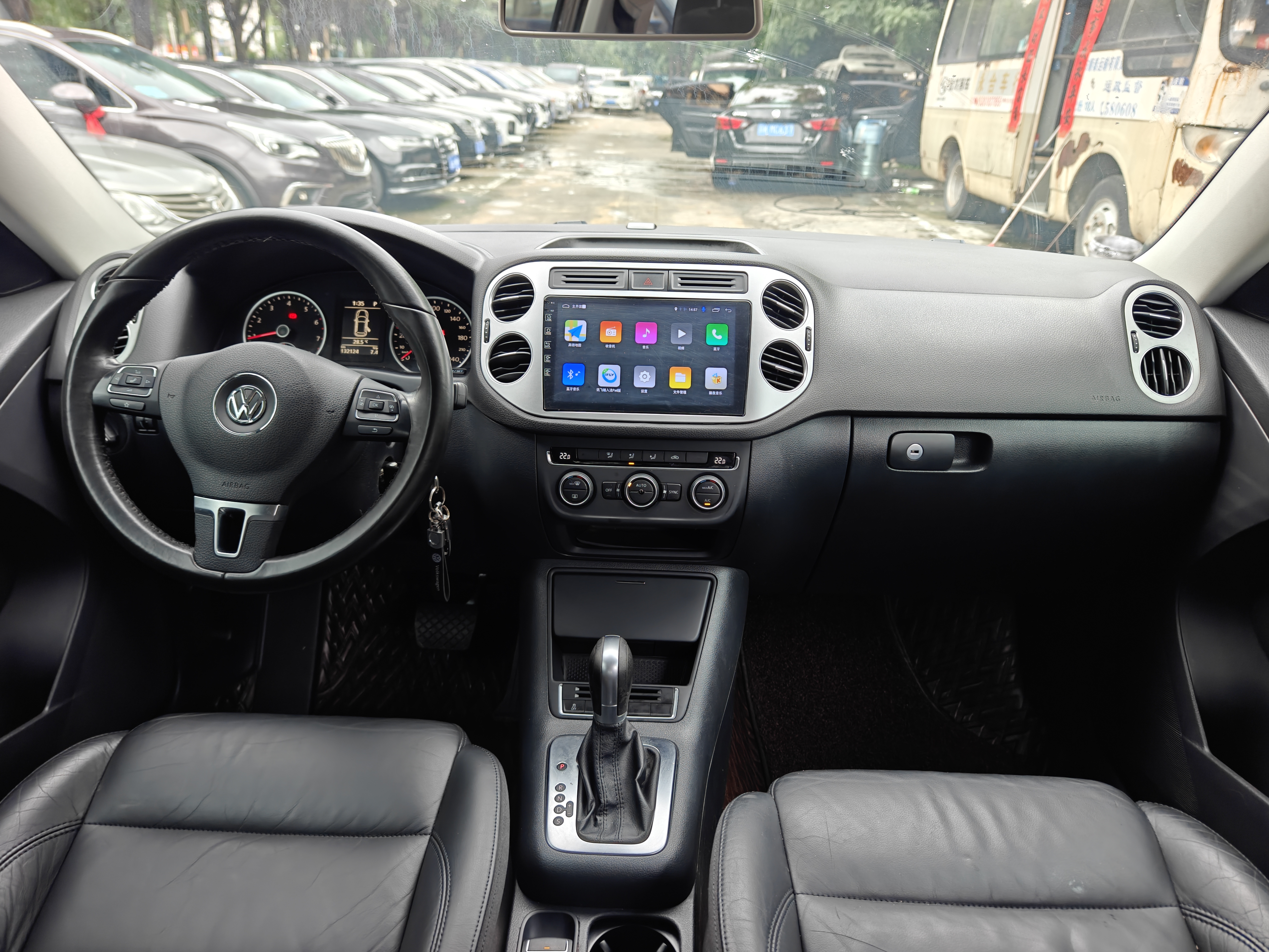 Volkswagen Tiguan 2014 car image #9