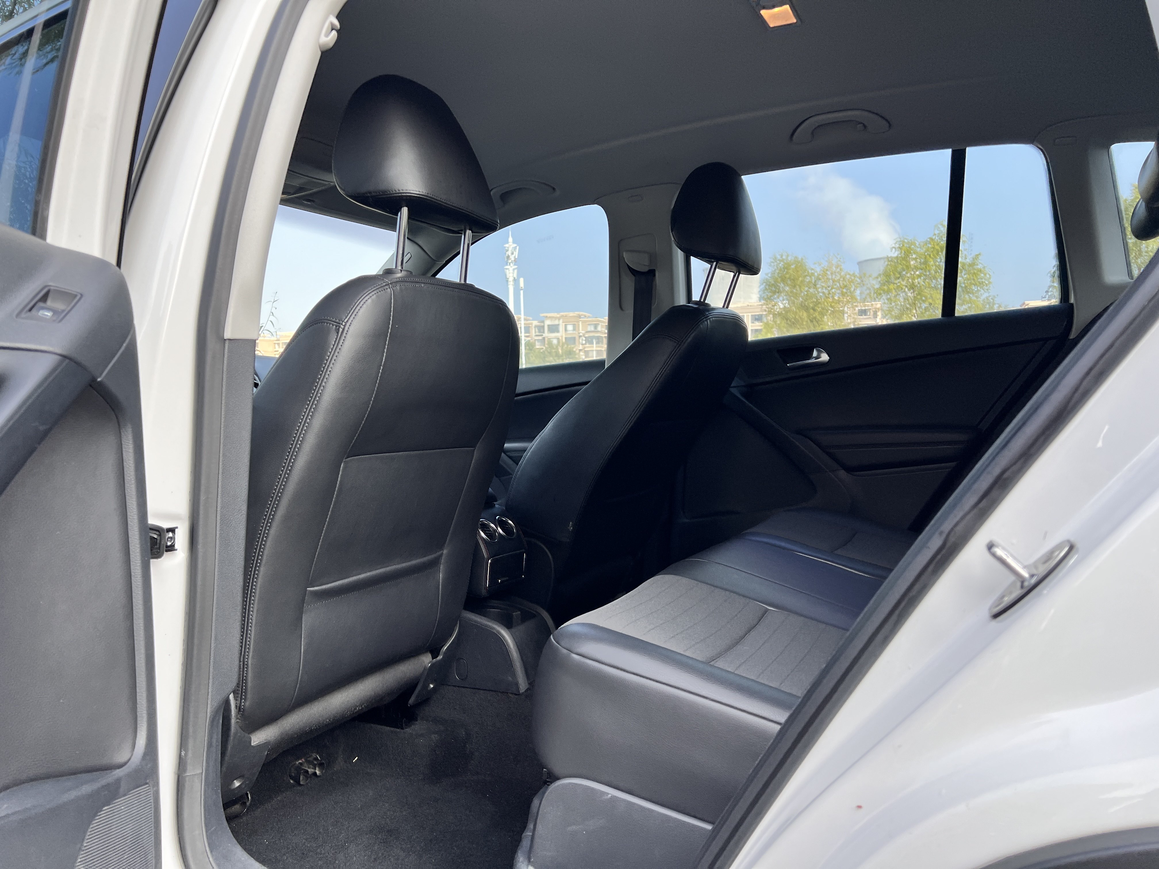 Volkswagen Tiguan 2015 car image #9