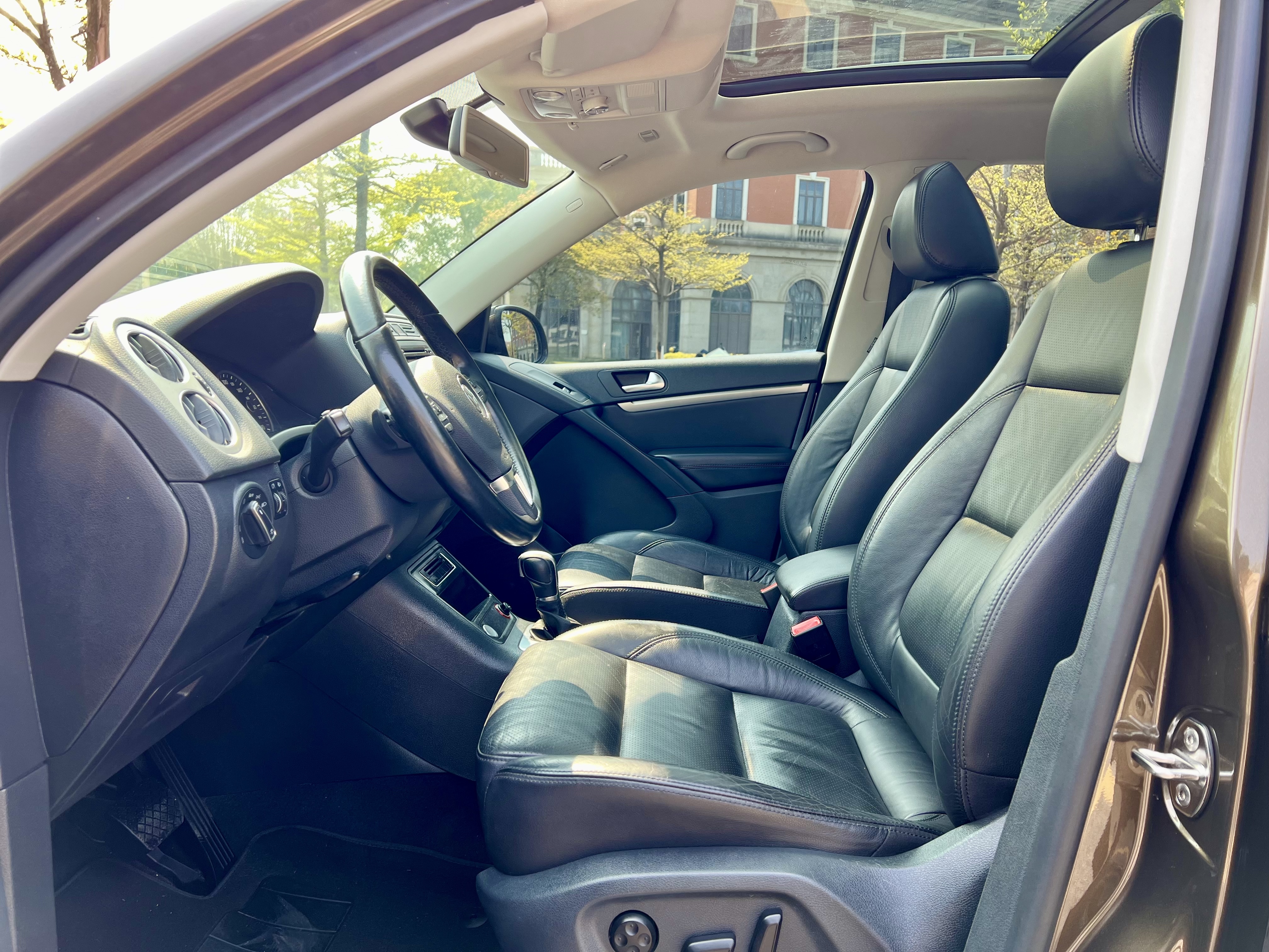 Volkswagen Tiguan 2015 car image #9