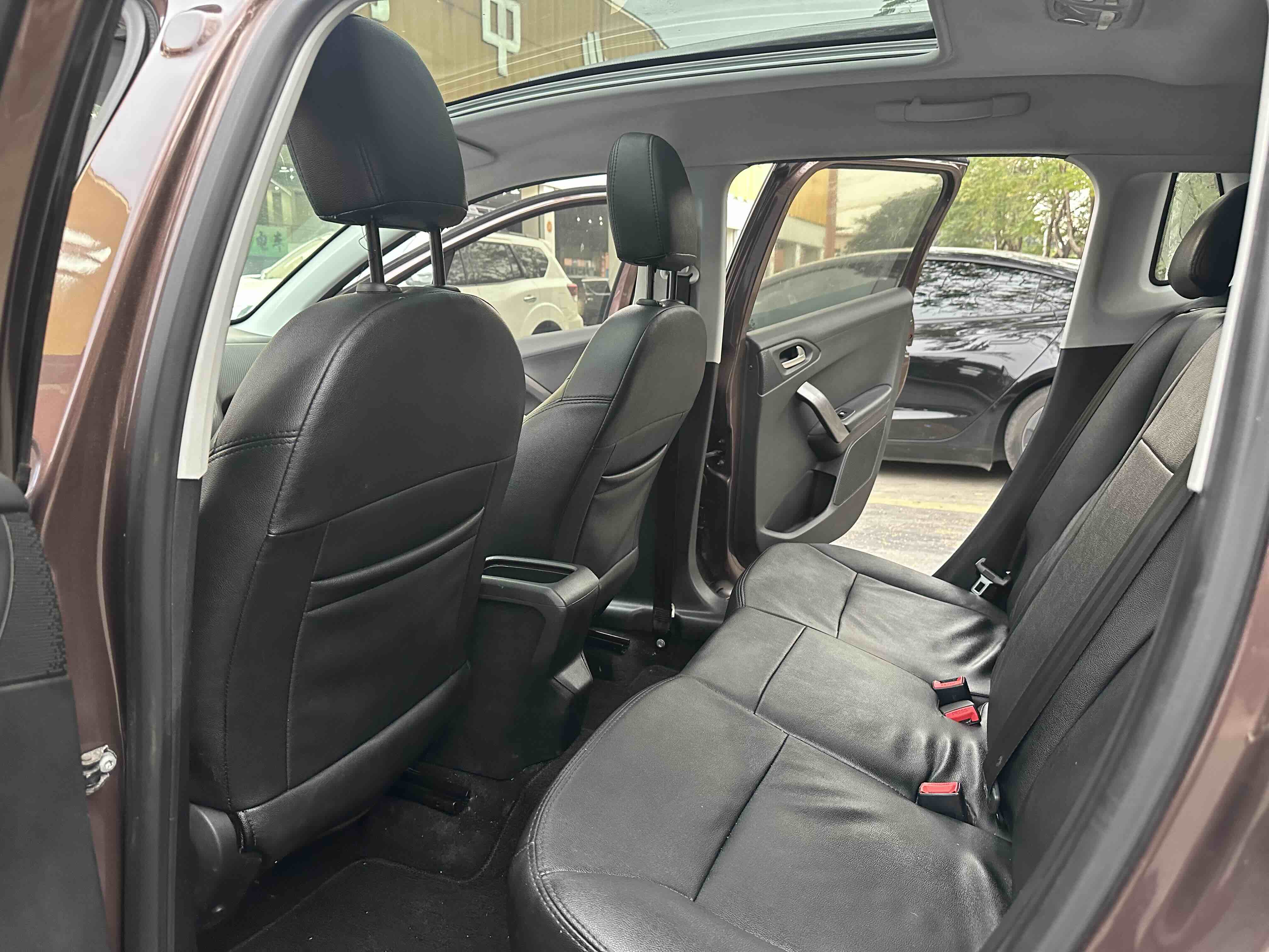 Peugeot 2008 2016 car image #9