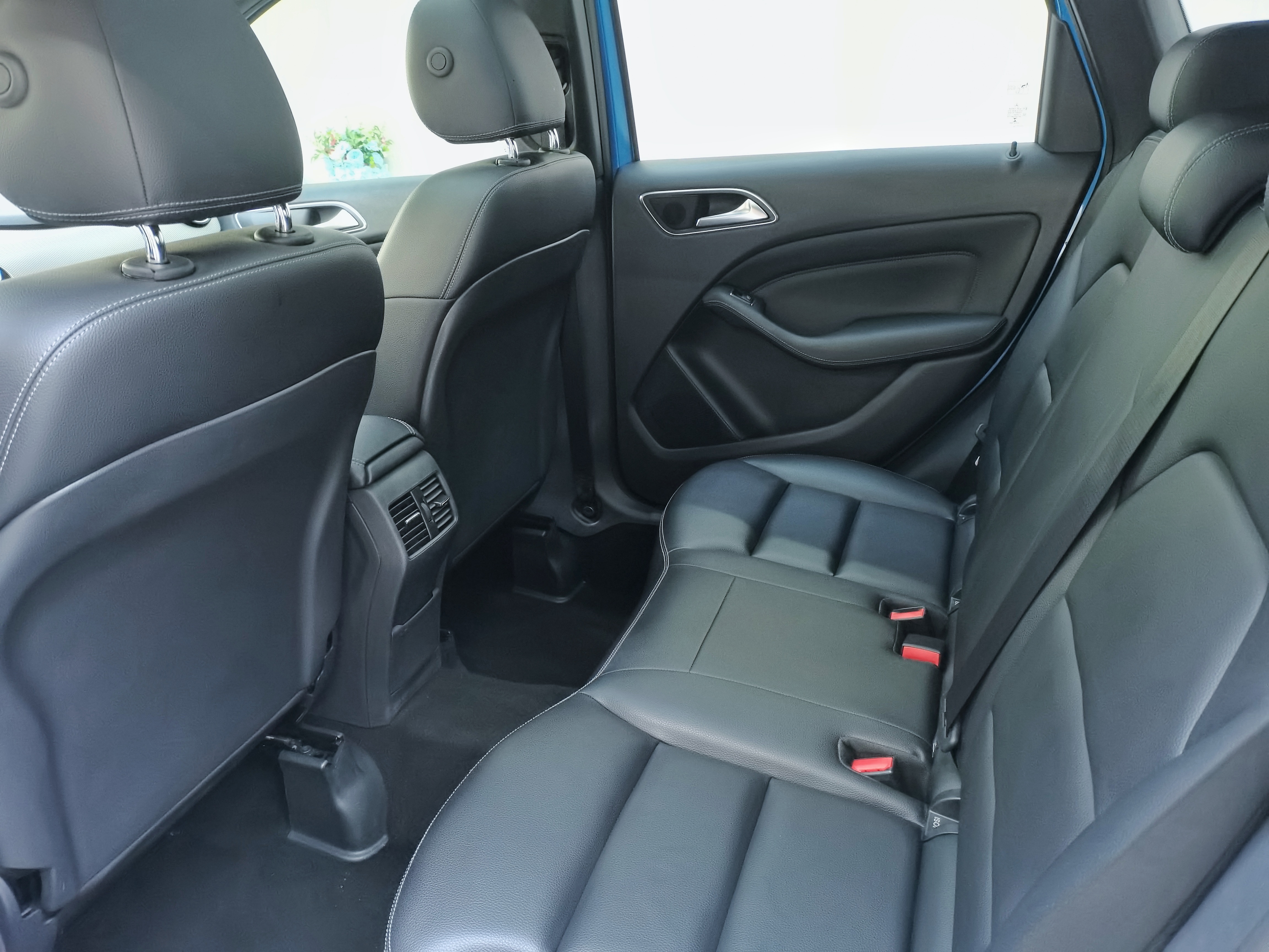 Mercedes-Benz B Class 2015 car image #9