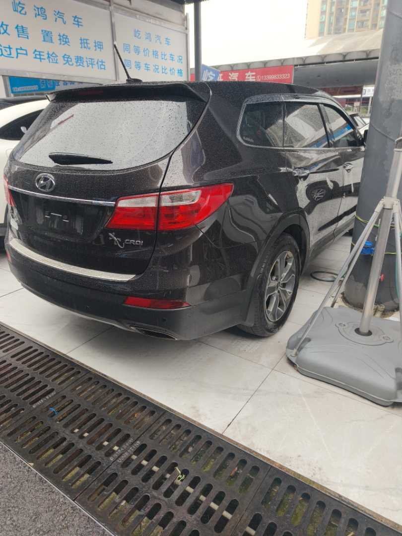 Hyundai Grand Santa Fe 2017 car image #9