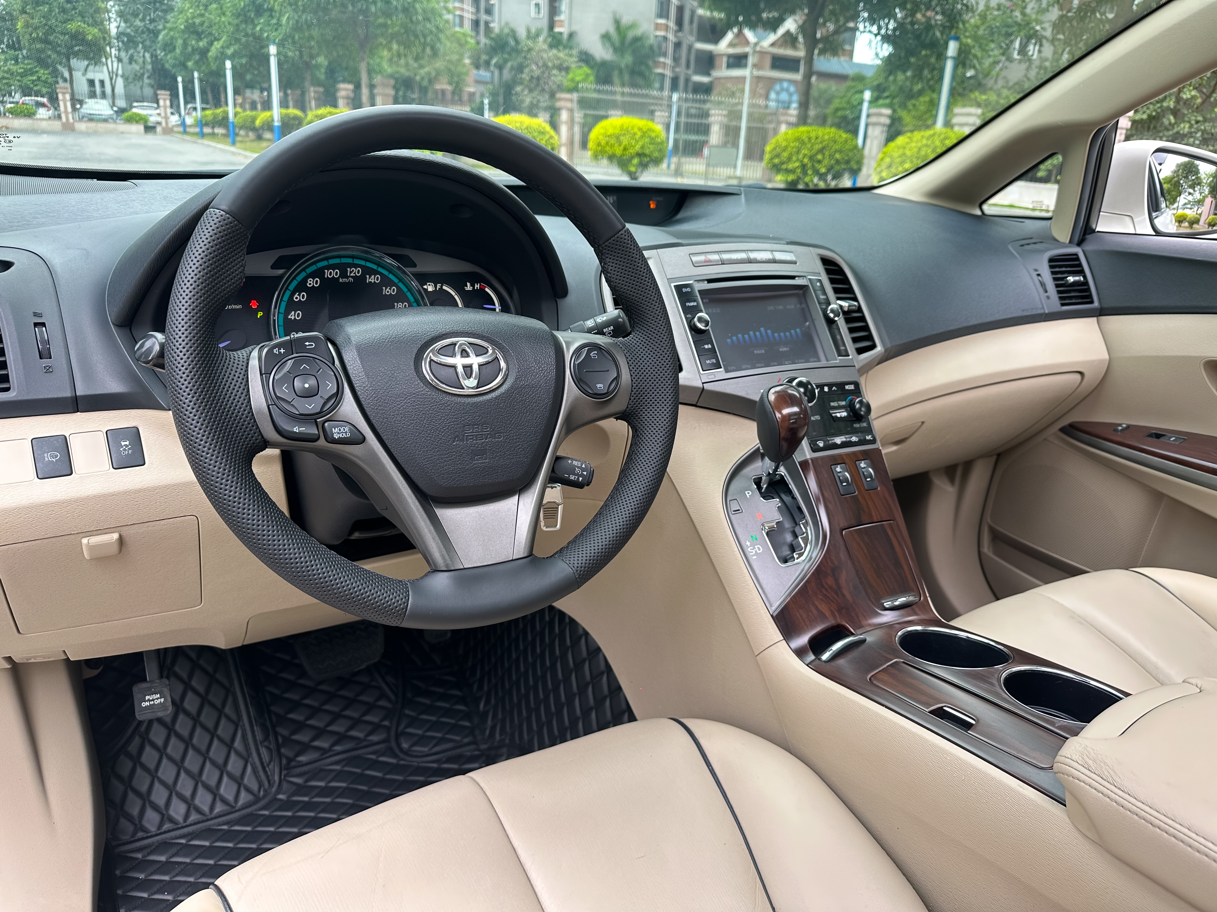 Toyota 2014 car image #9