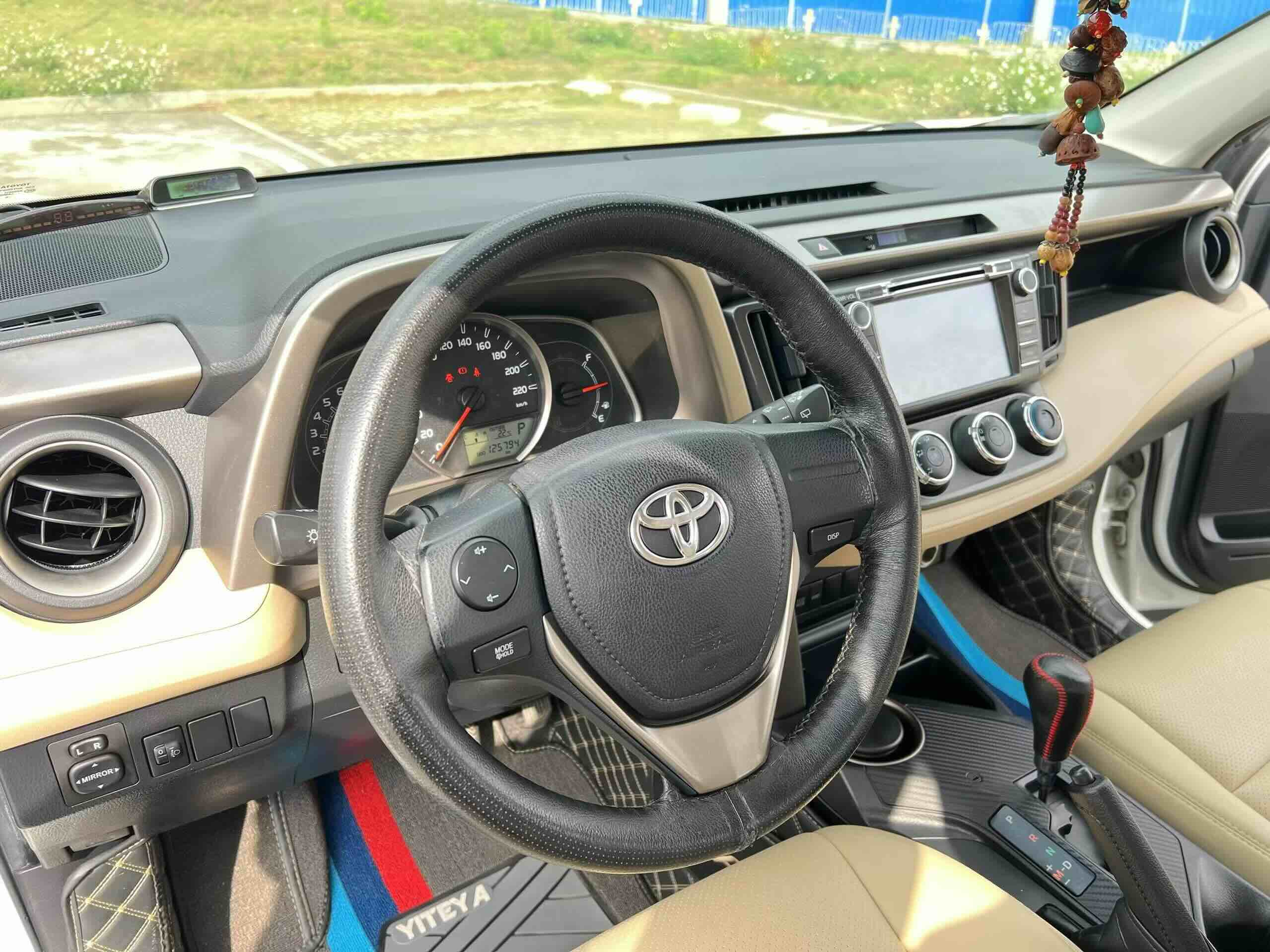 Toyota RAV4 2015 immagine di auto #9