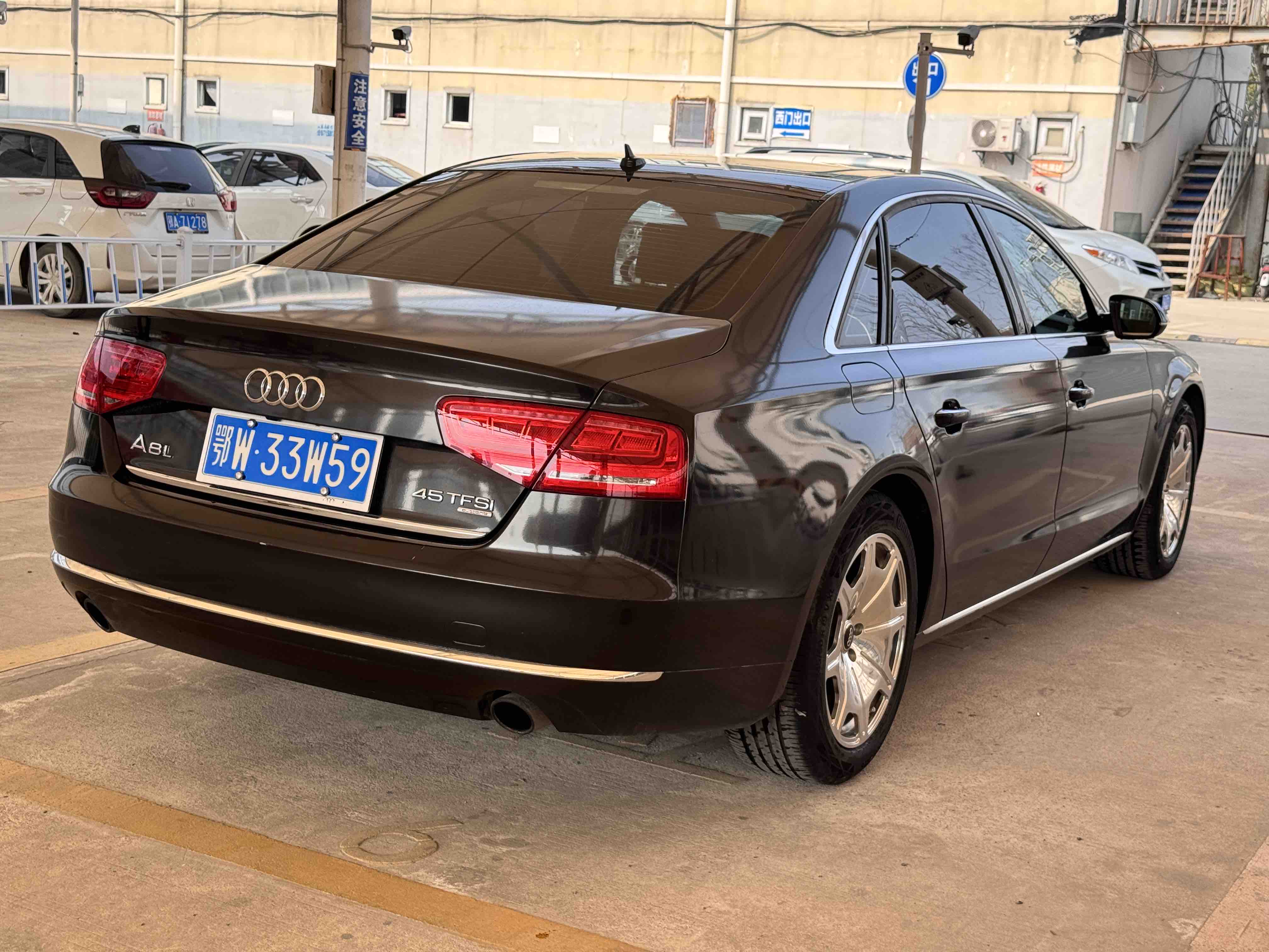 Audi A8 2013 imagem de carro #9