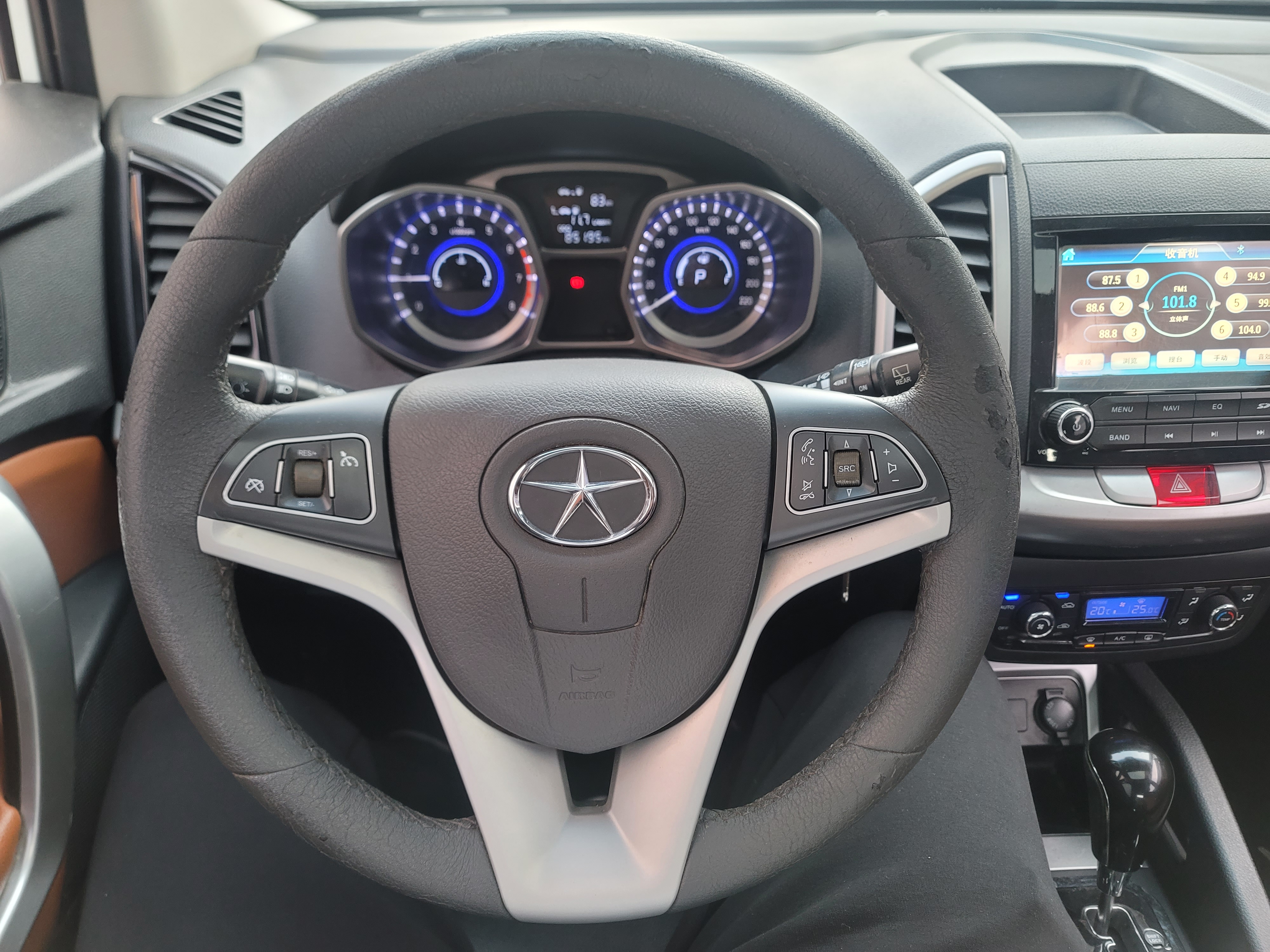 JAC 2015 #9 JAC 2015 car image #9