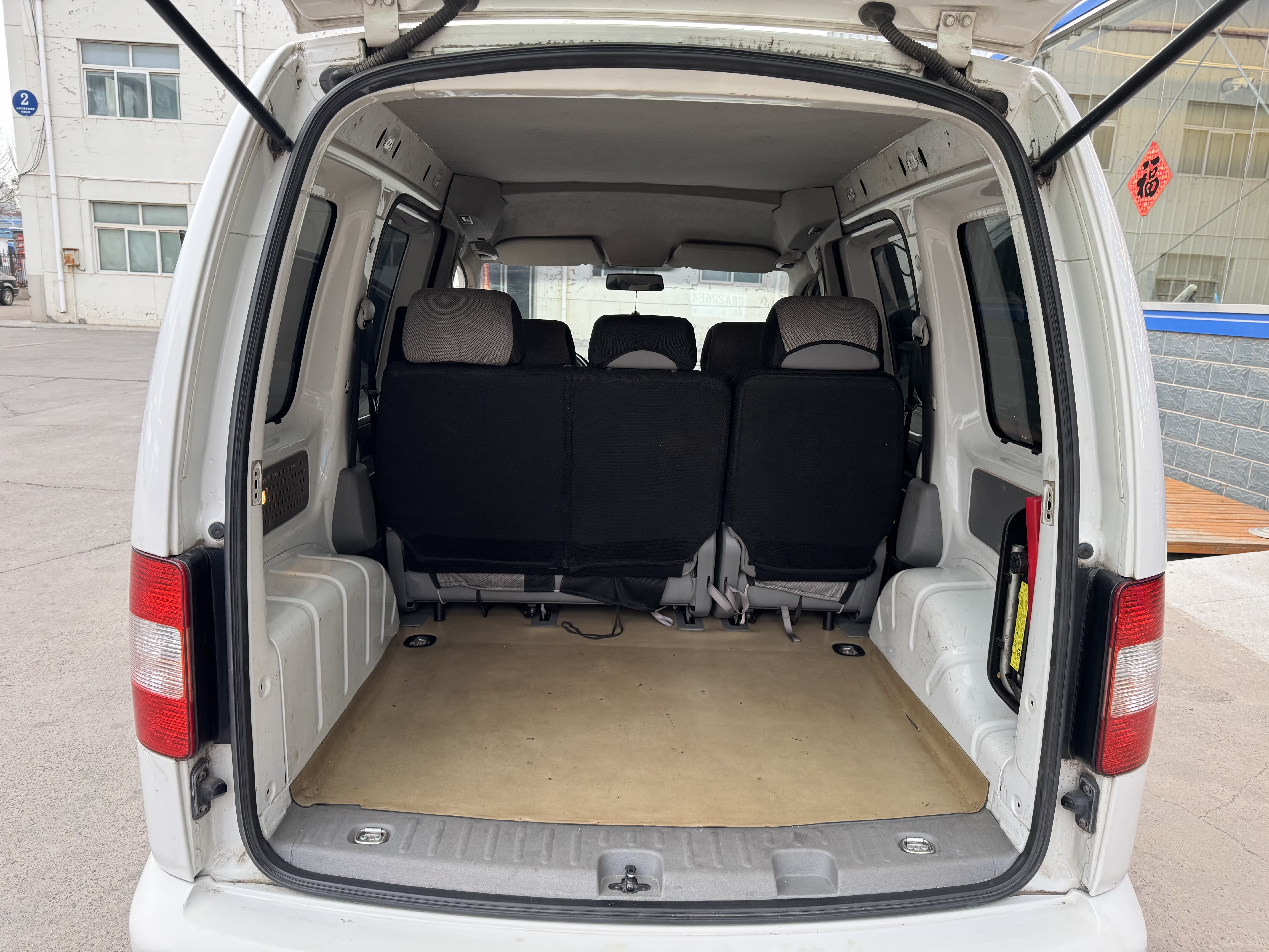 Volkswagen Caddy 2008 immagine di auto #9