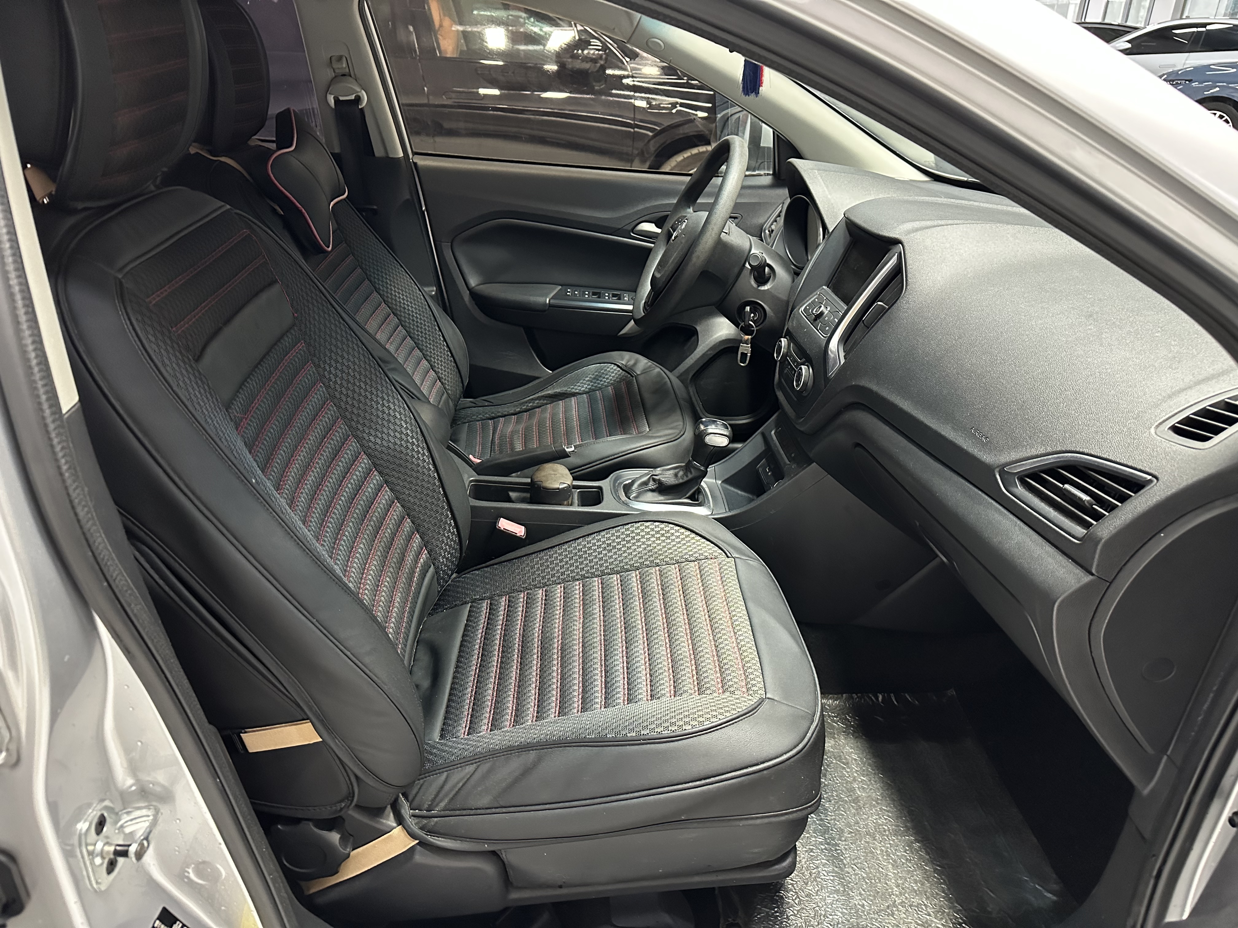 MG GT 2016 car image #9