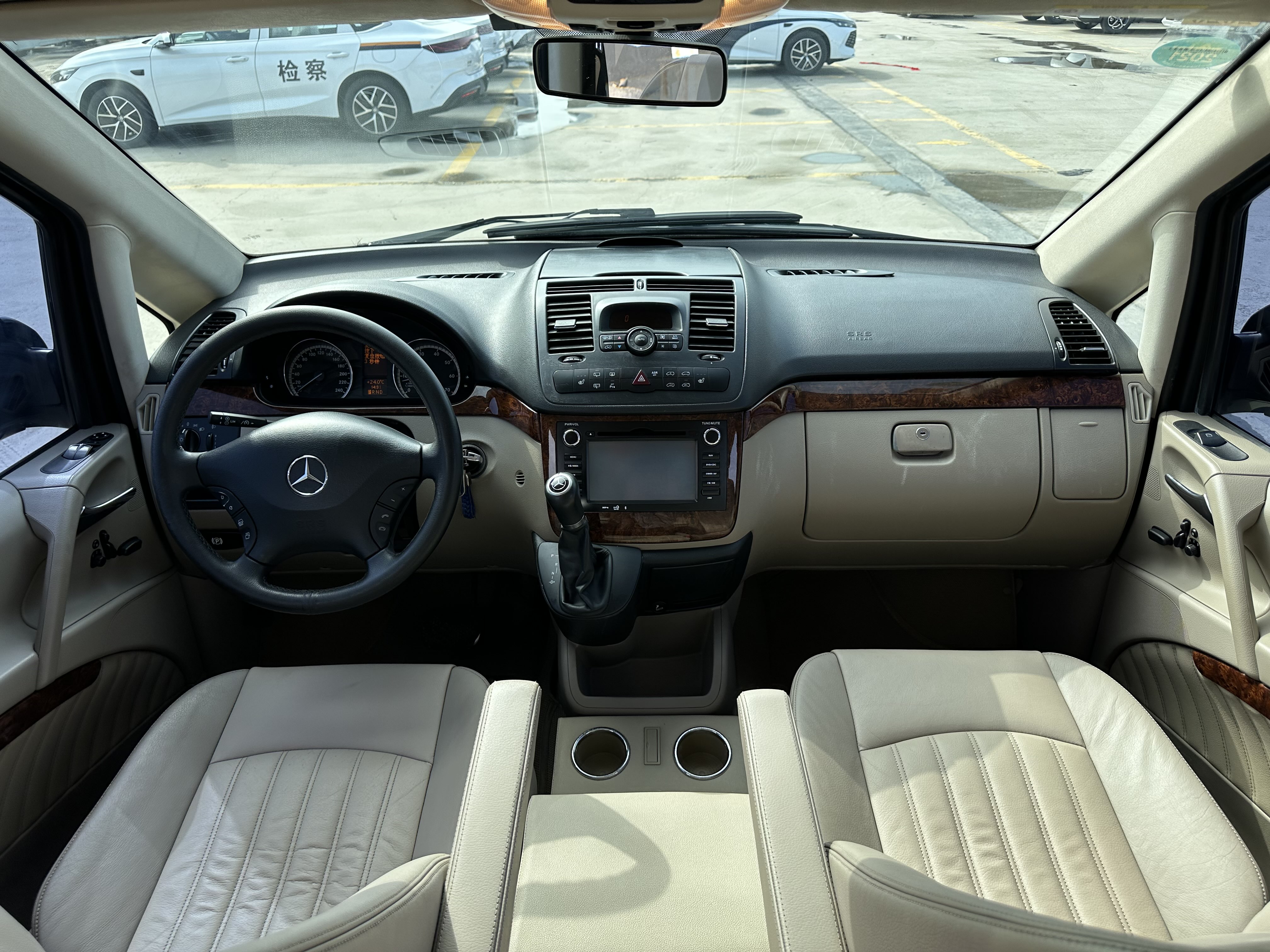 奔驰 唯雅诺 2011 汽车图片 #9