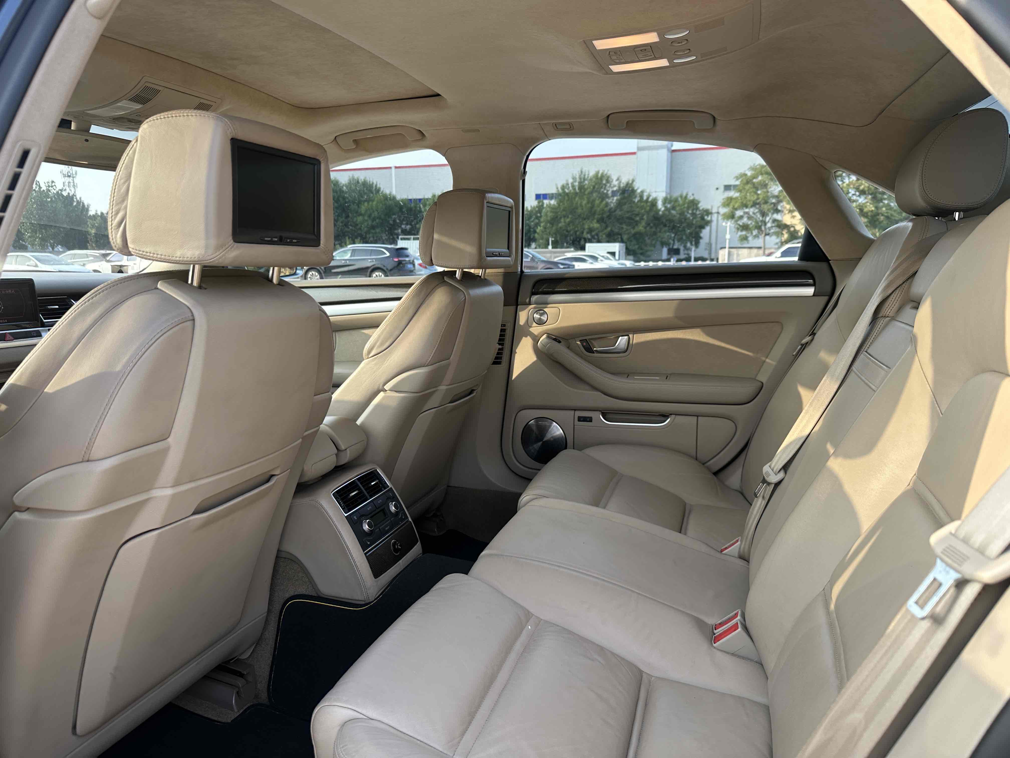 Audi S8 2008 изображение автомобиля #9