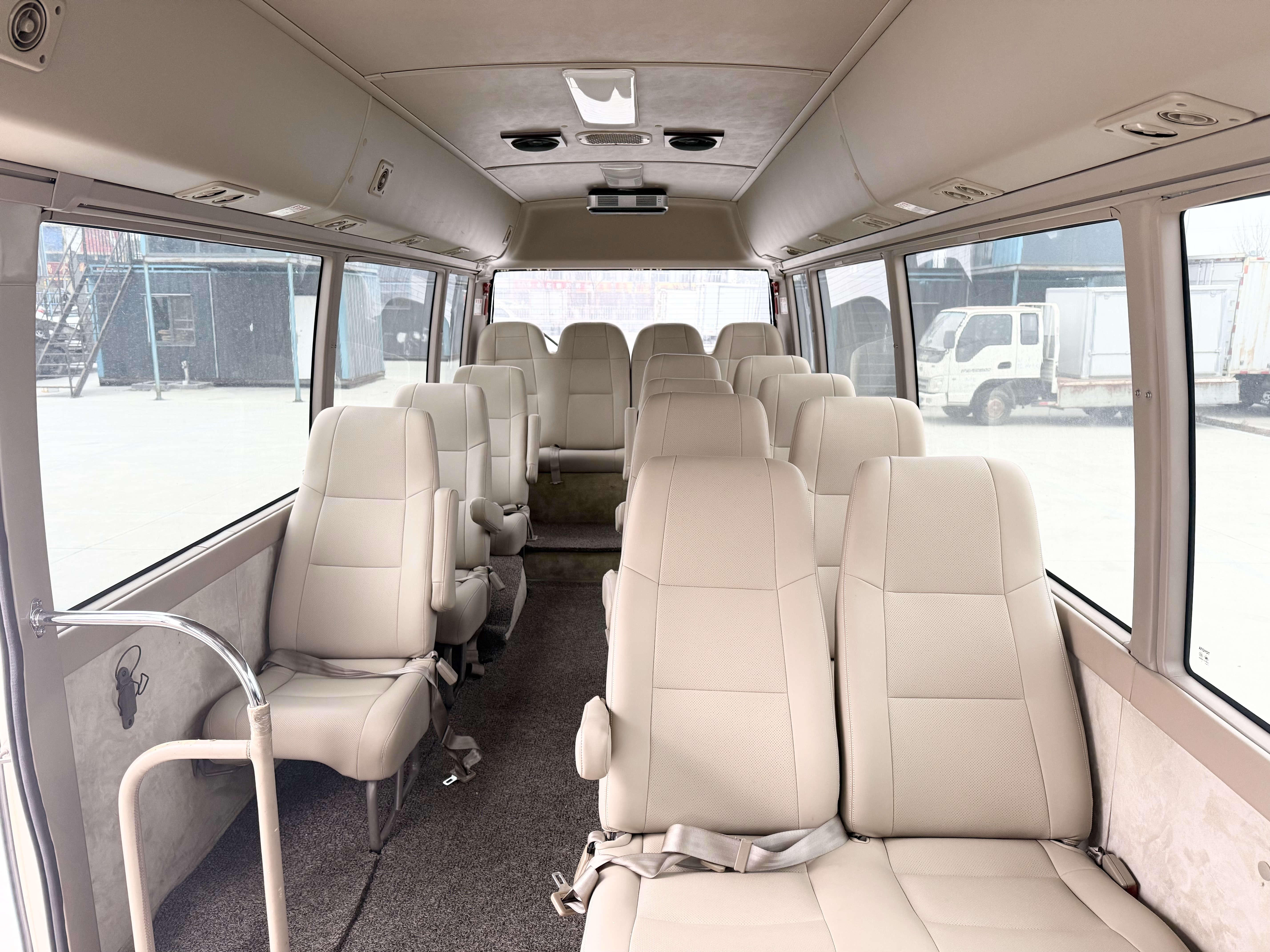 Toyota Coaster 2011 imagen de coche #9