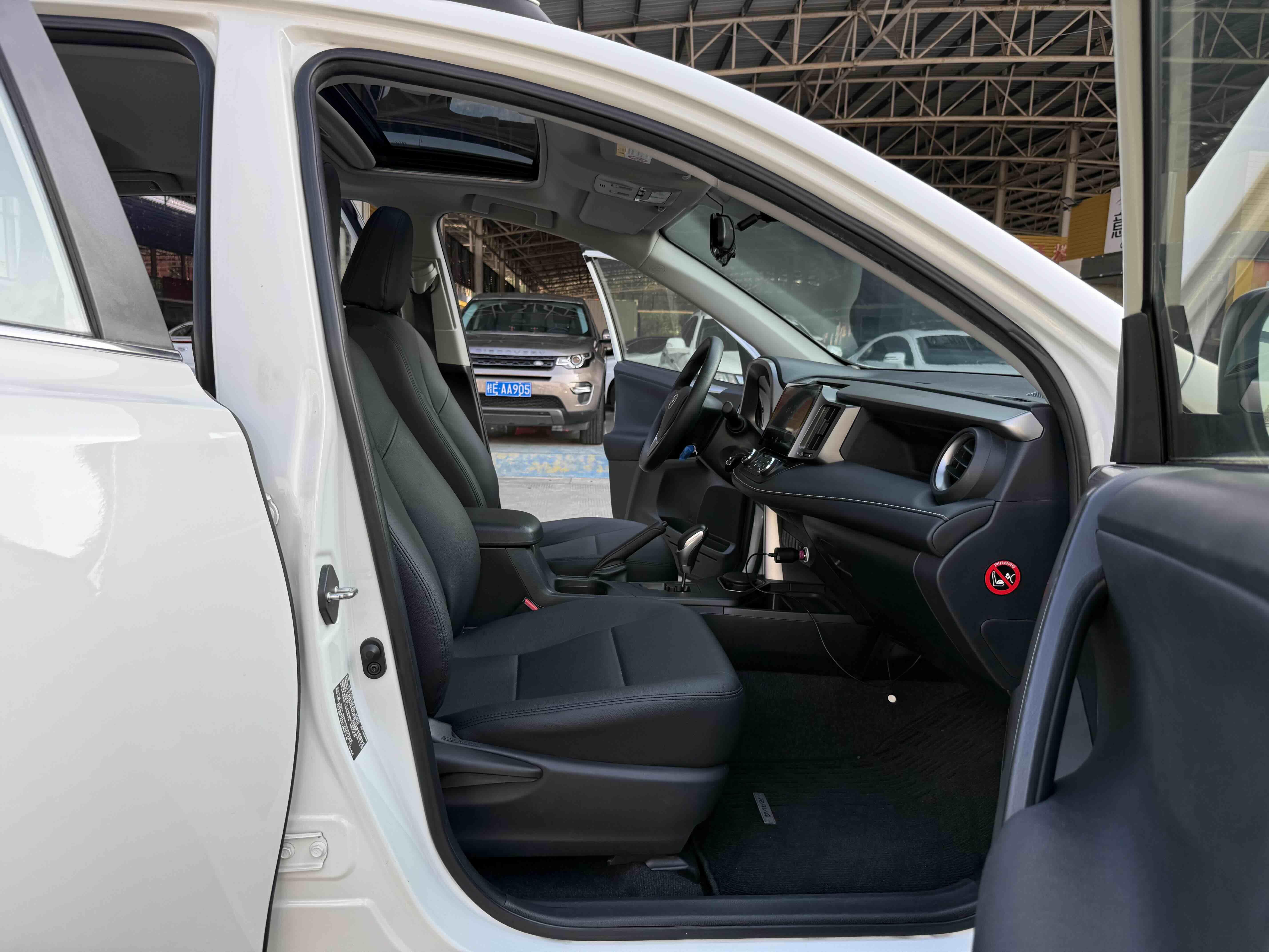 Toyota RAV4 2019 #9 Toyota RAV4 2019 car image #9