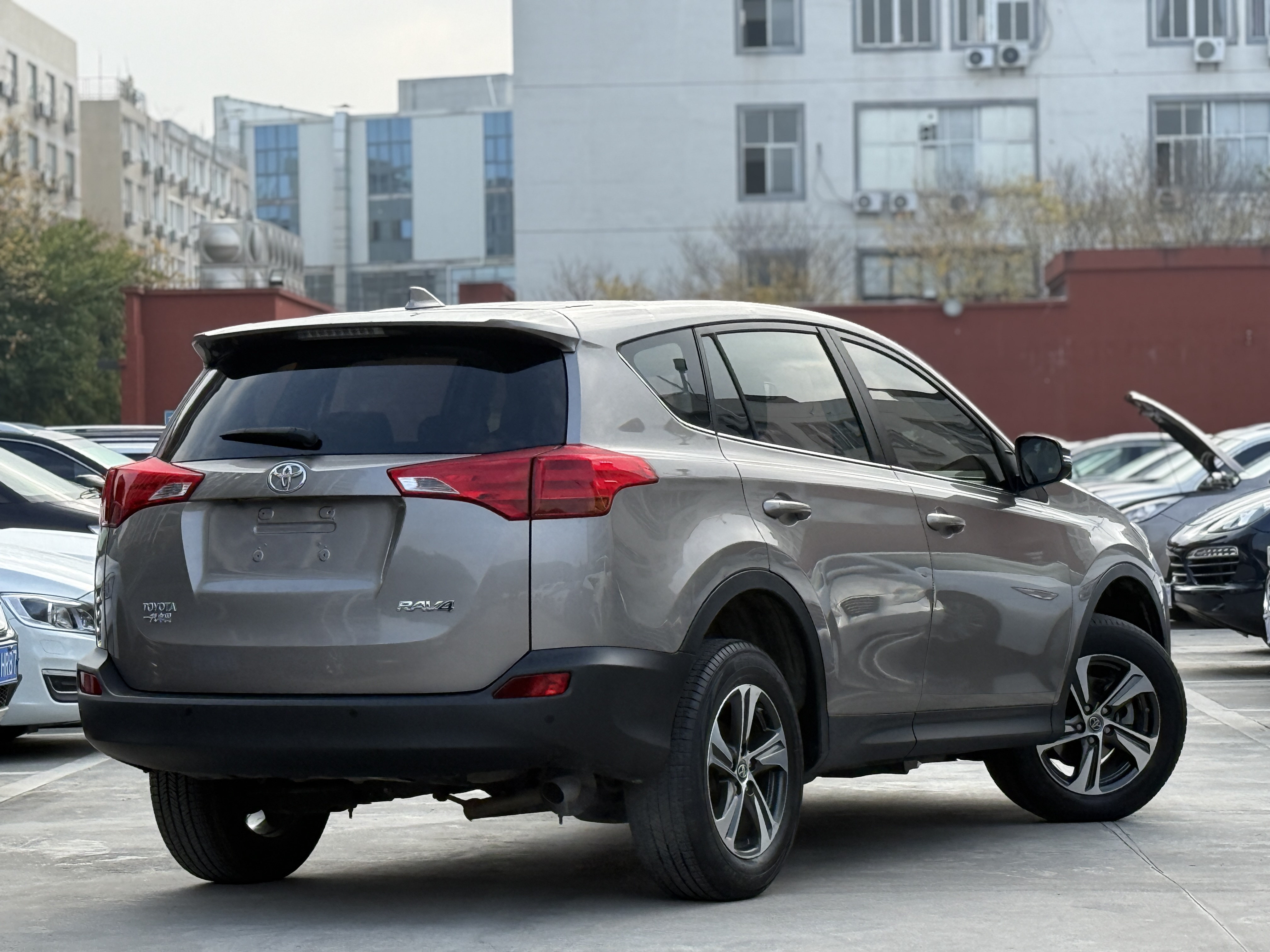 Toyota RAV4 2016 car image #9