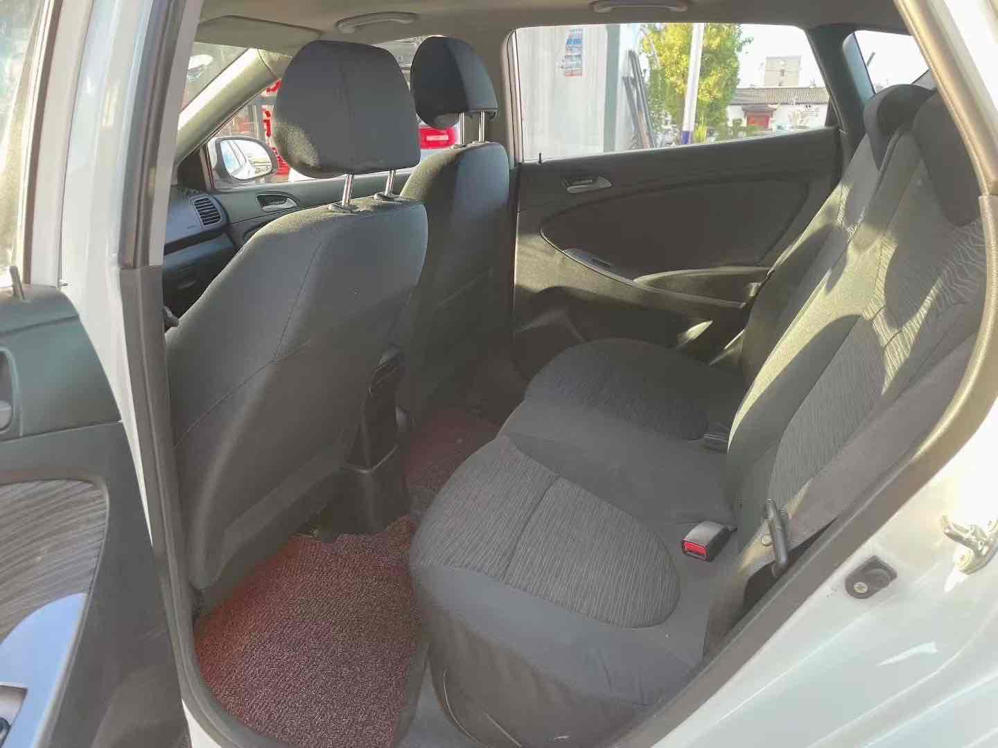 Hyundai Reina Hatchback 2015 immagine di auto #9