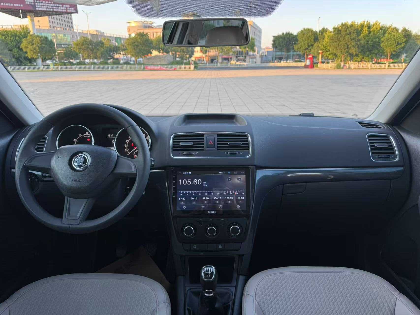 Skoda Yeti 2015 car image #9