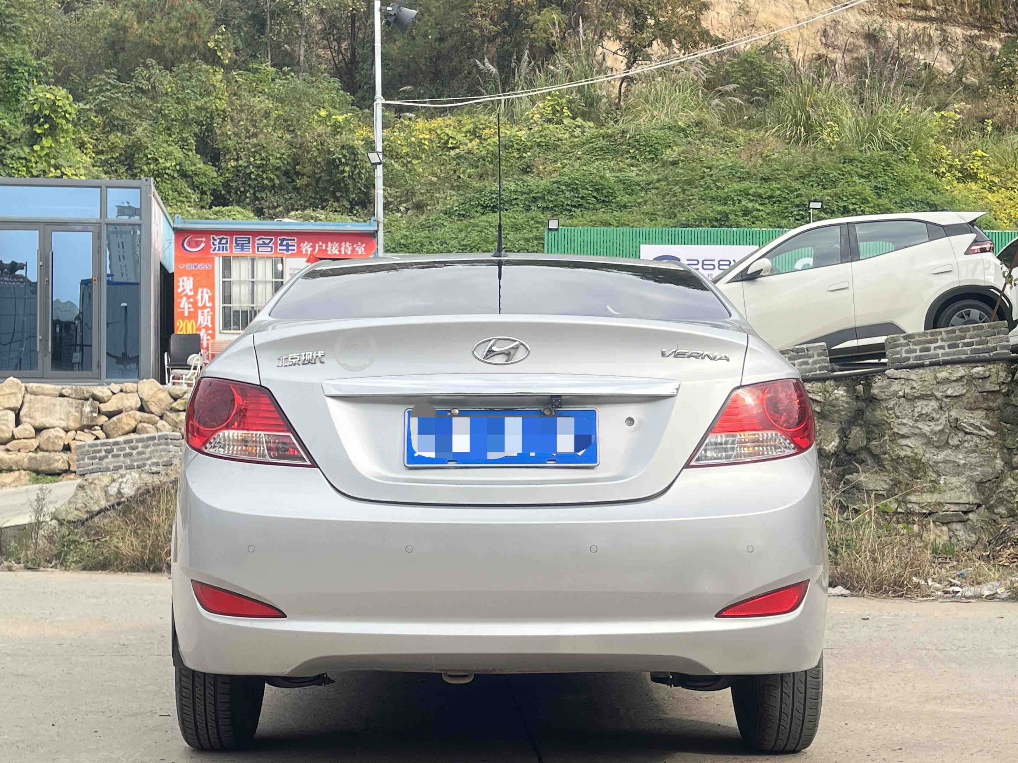 Hyundai Reina 2013 #9 Hyundai Reina 2013 car image #9