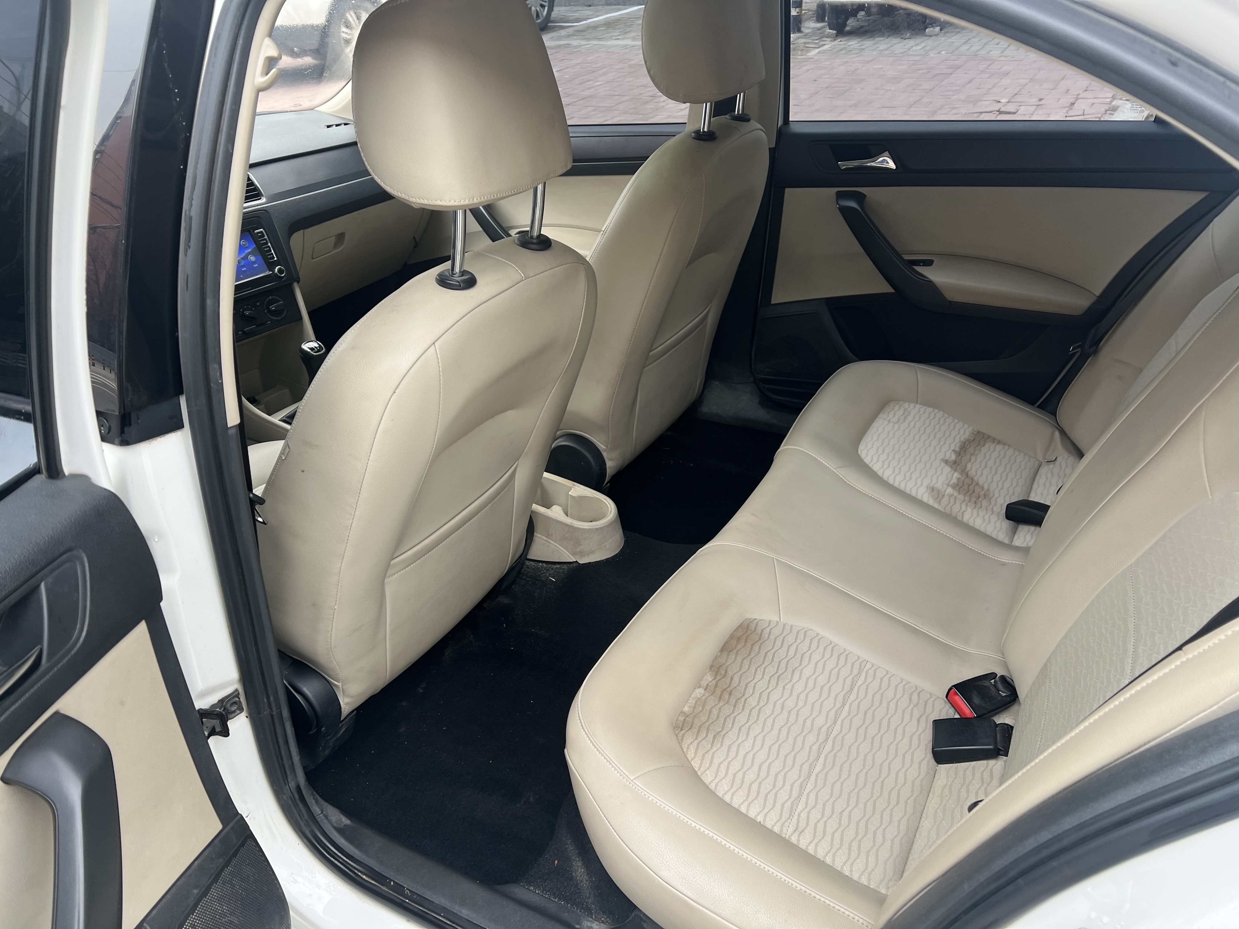 Skoda Rapid 2015 immagine di auto #9