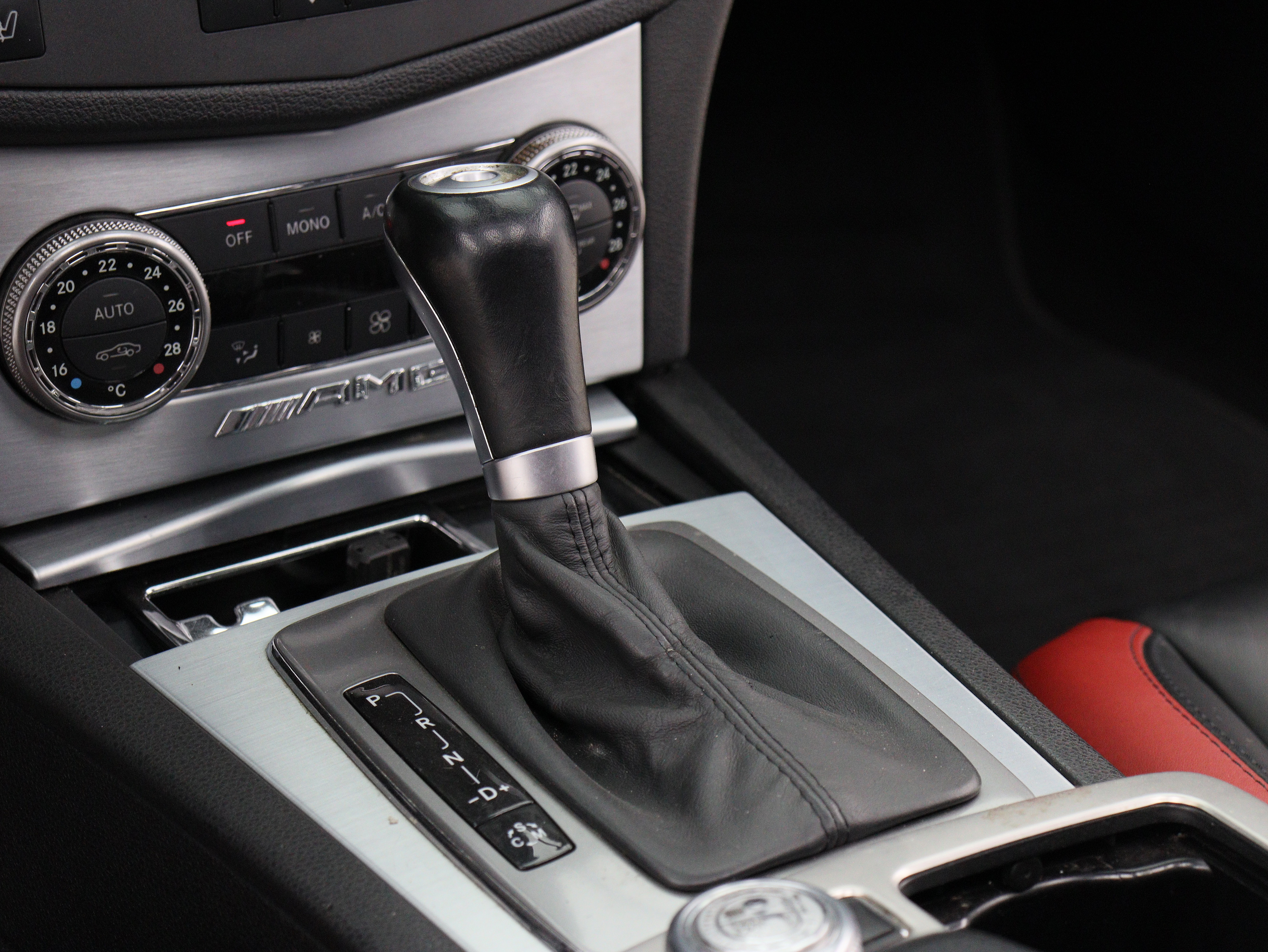 Mercedes-Benz C AMG 2010 immagine di auto #9