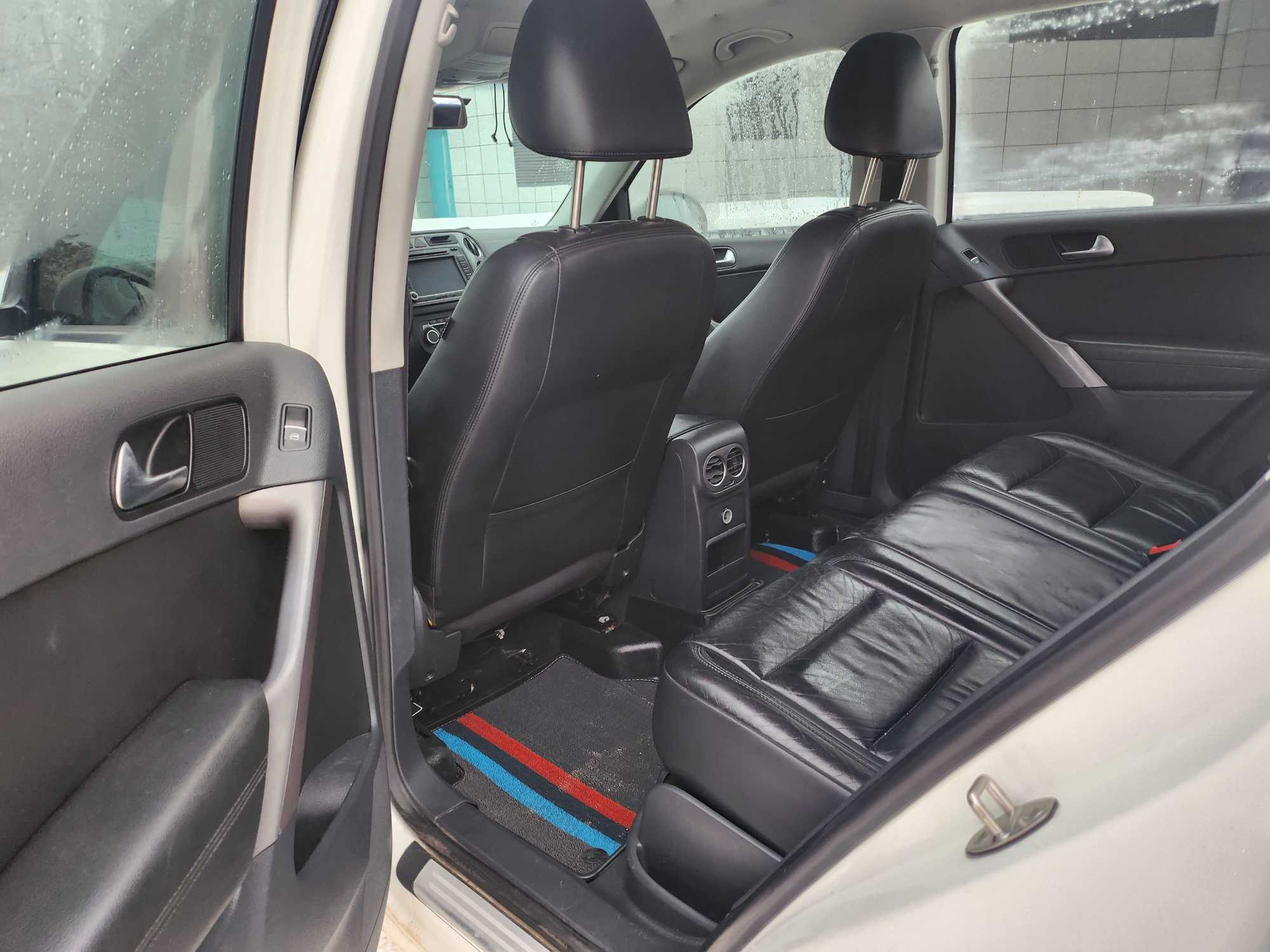 Volkswagen Tiguan 2011 car image #9