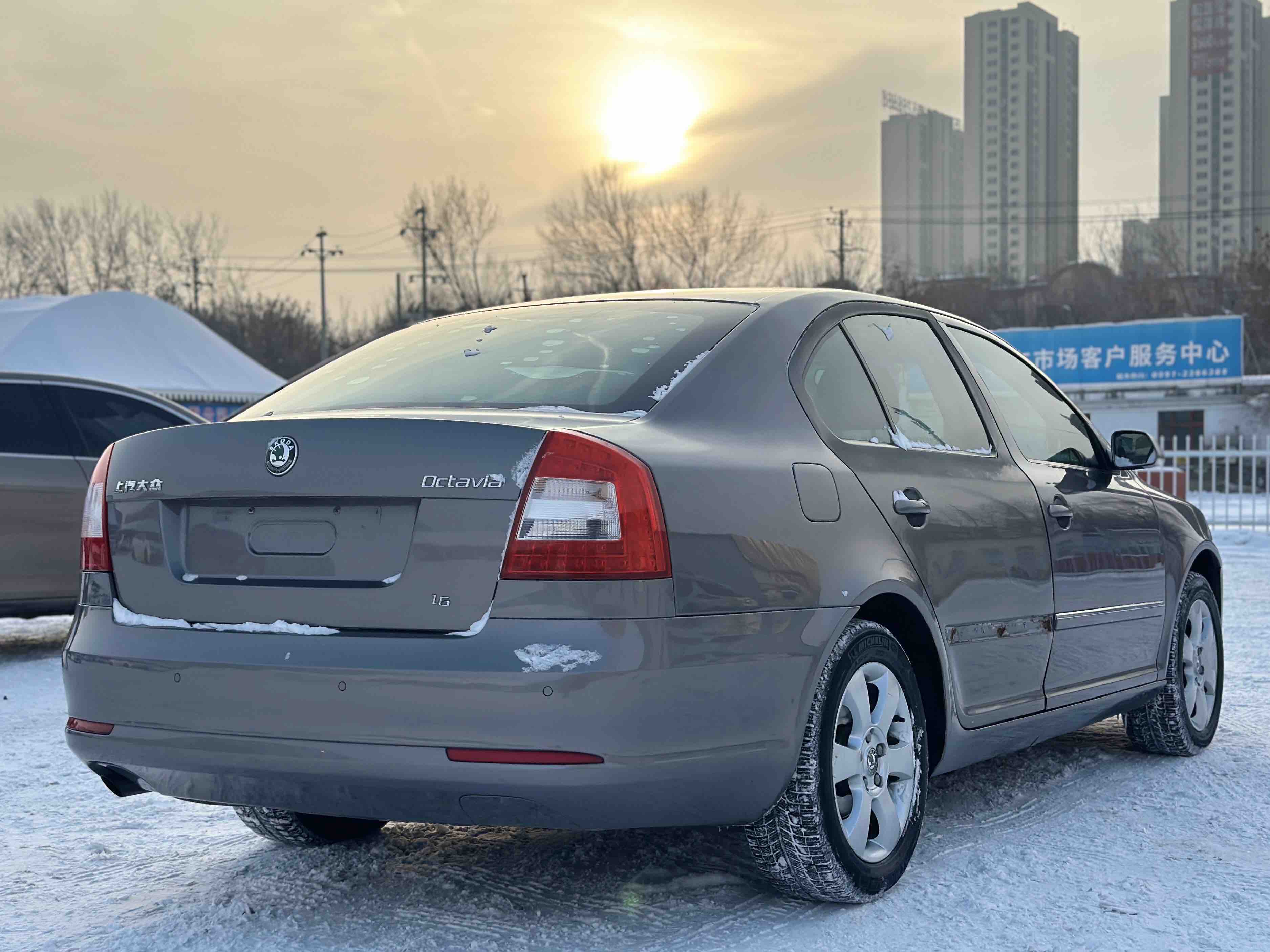 Skoda Octavia 2011 car image #9