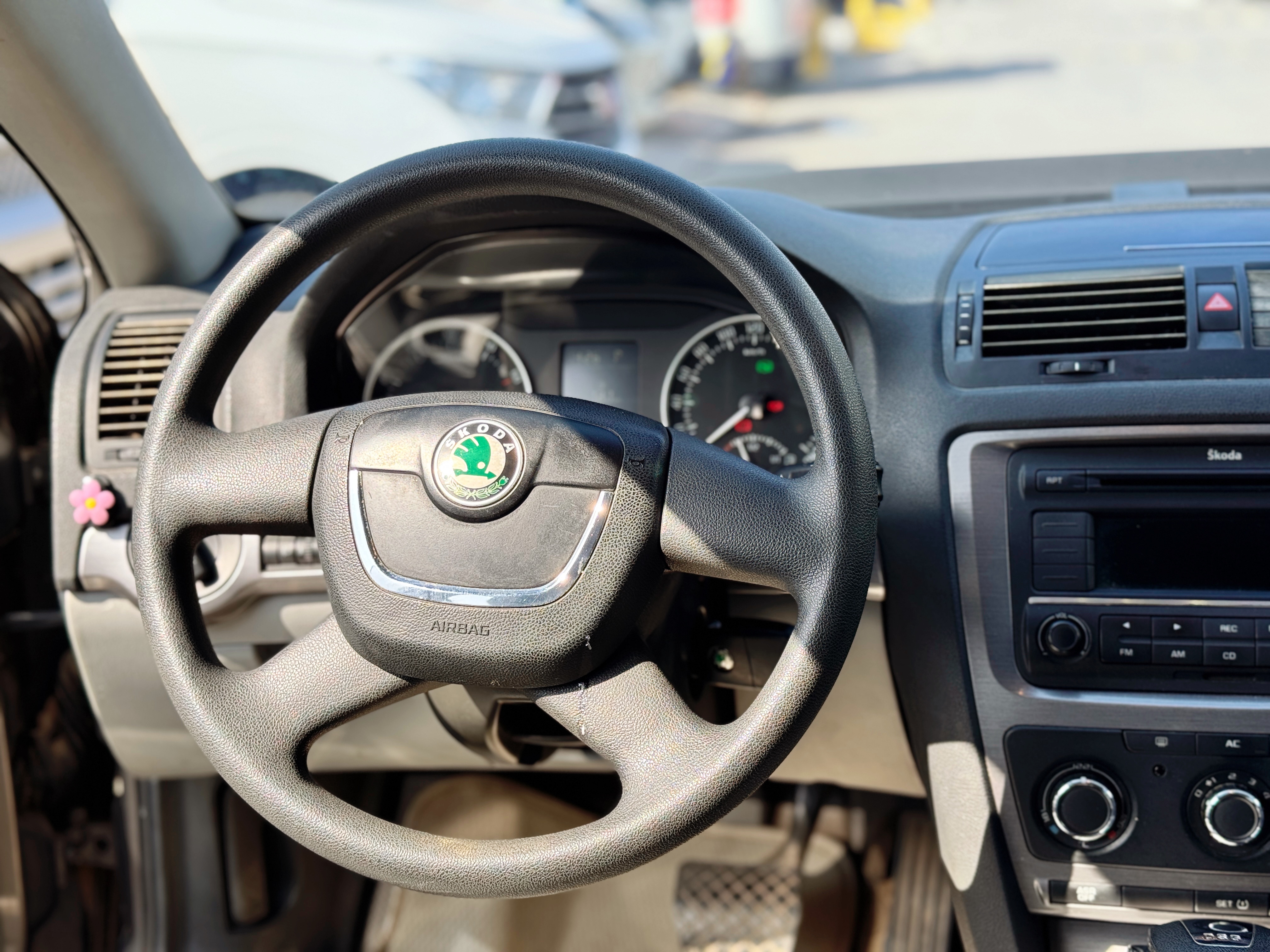 Skoda Octavia 2010 car image #9