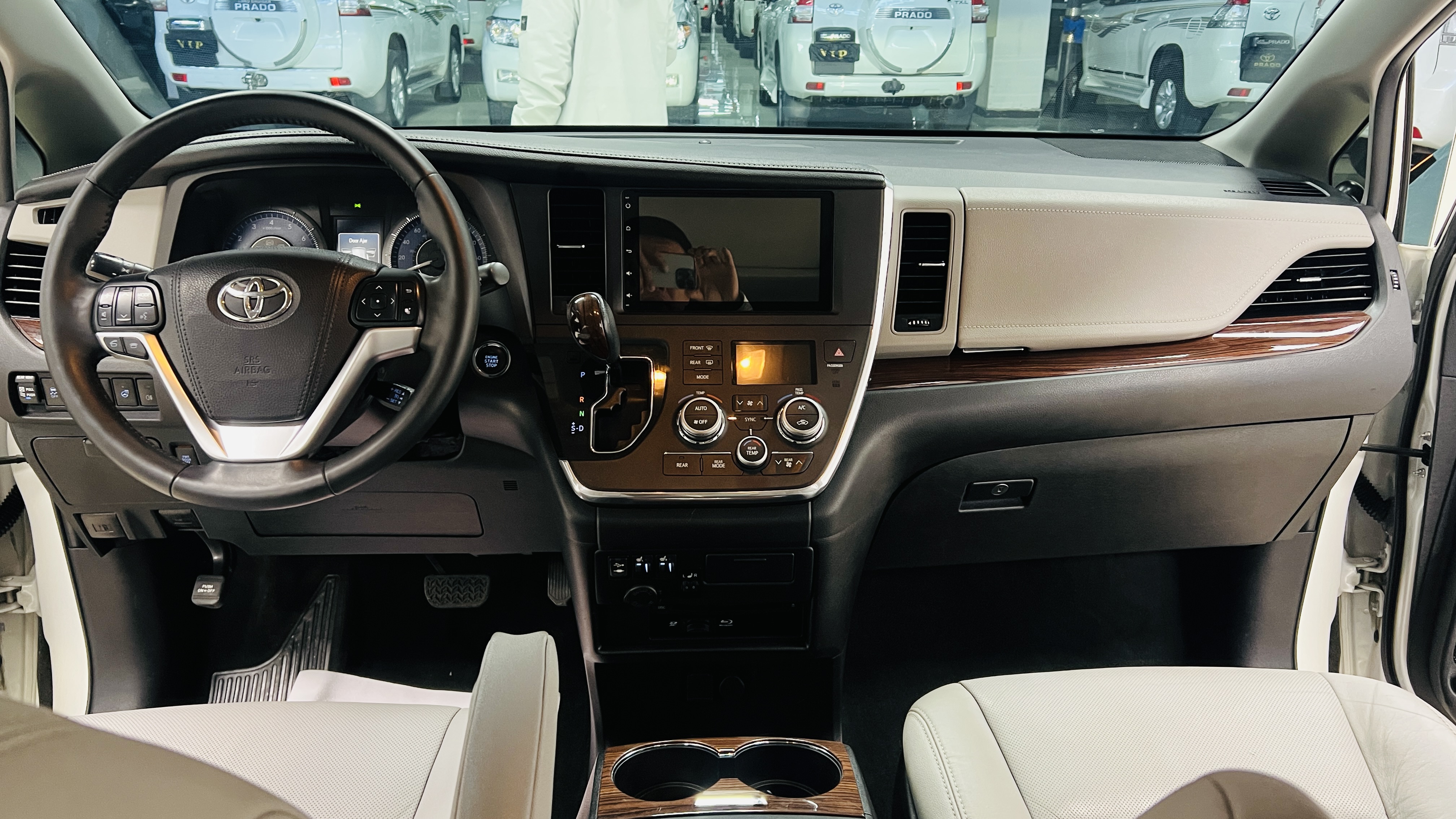 Toyota SIENNA 2016 car image #9