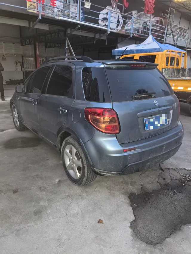 Suzuki SX4 Sedan 2011 imagem de carro #9