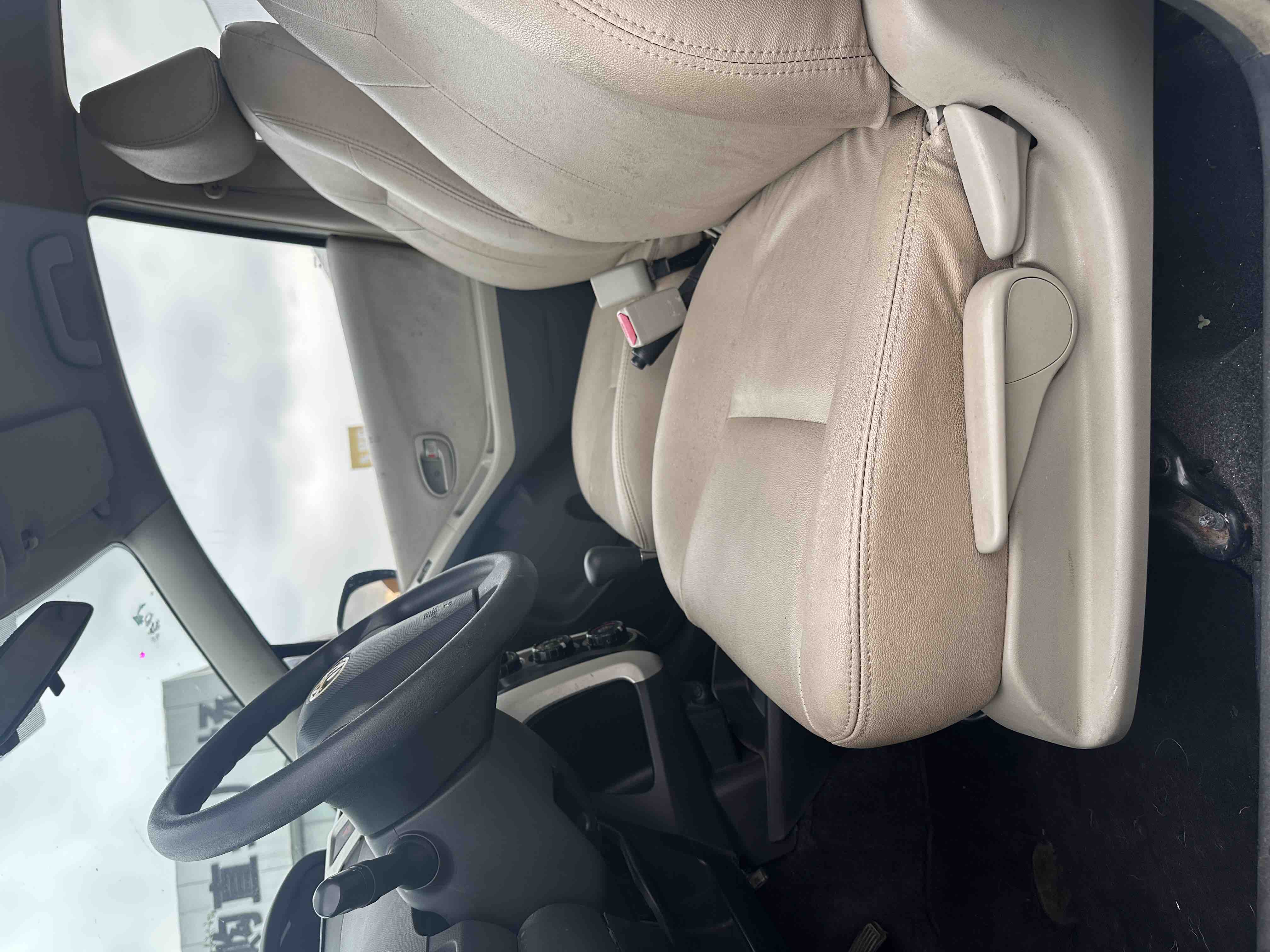 Yaris 2011 car image #9