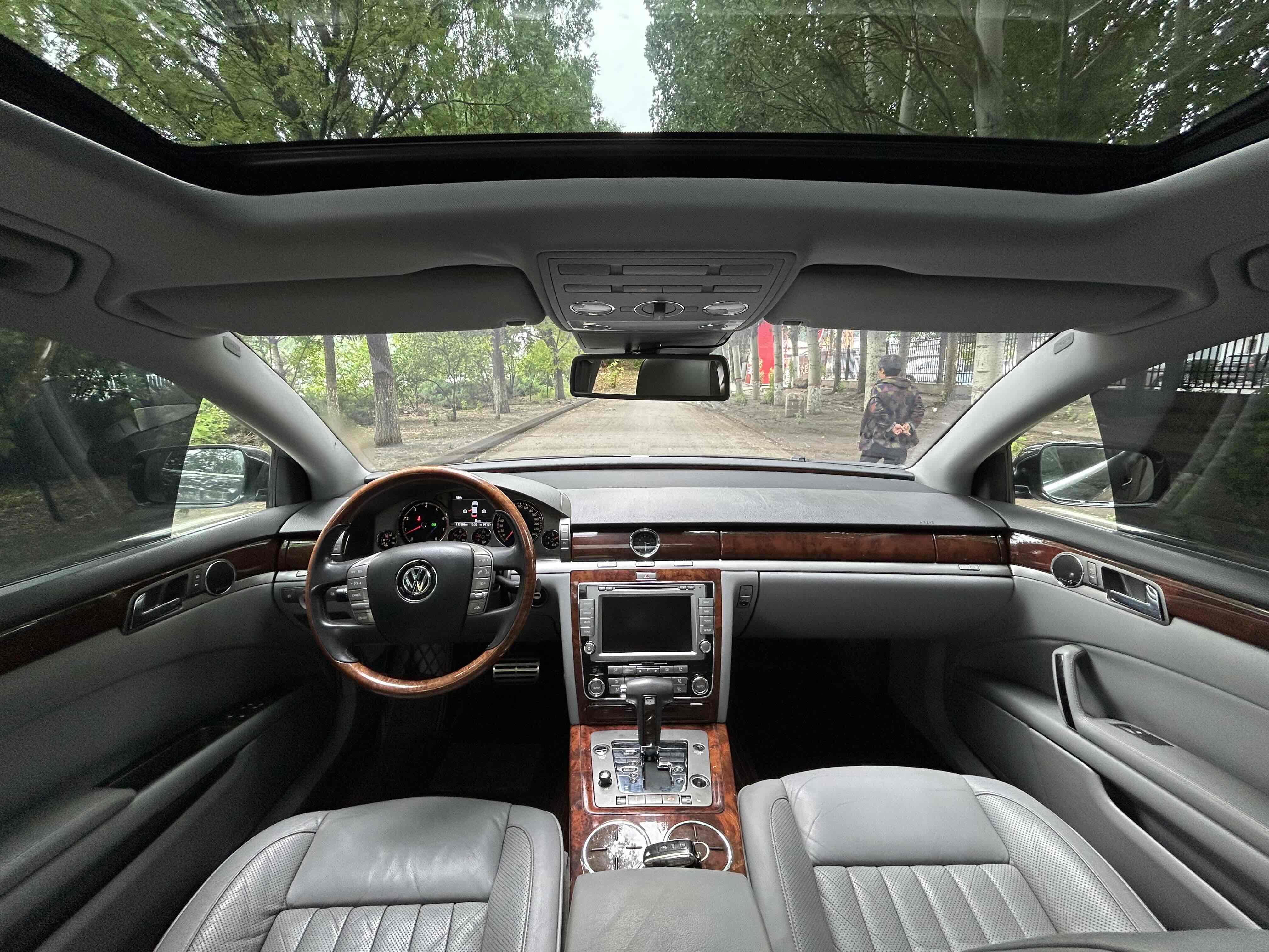 Volkswagen Pheaton 2011 immagine di auto #9