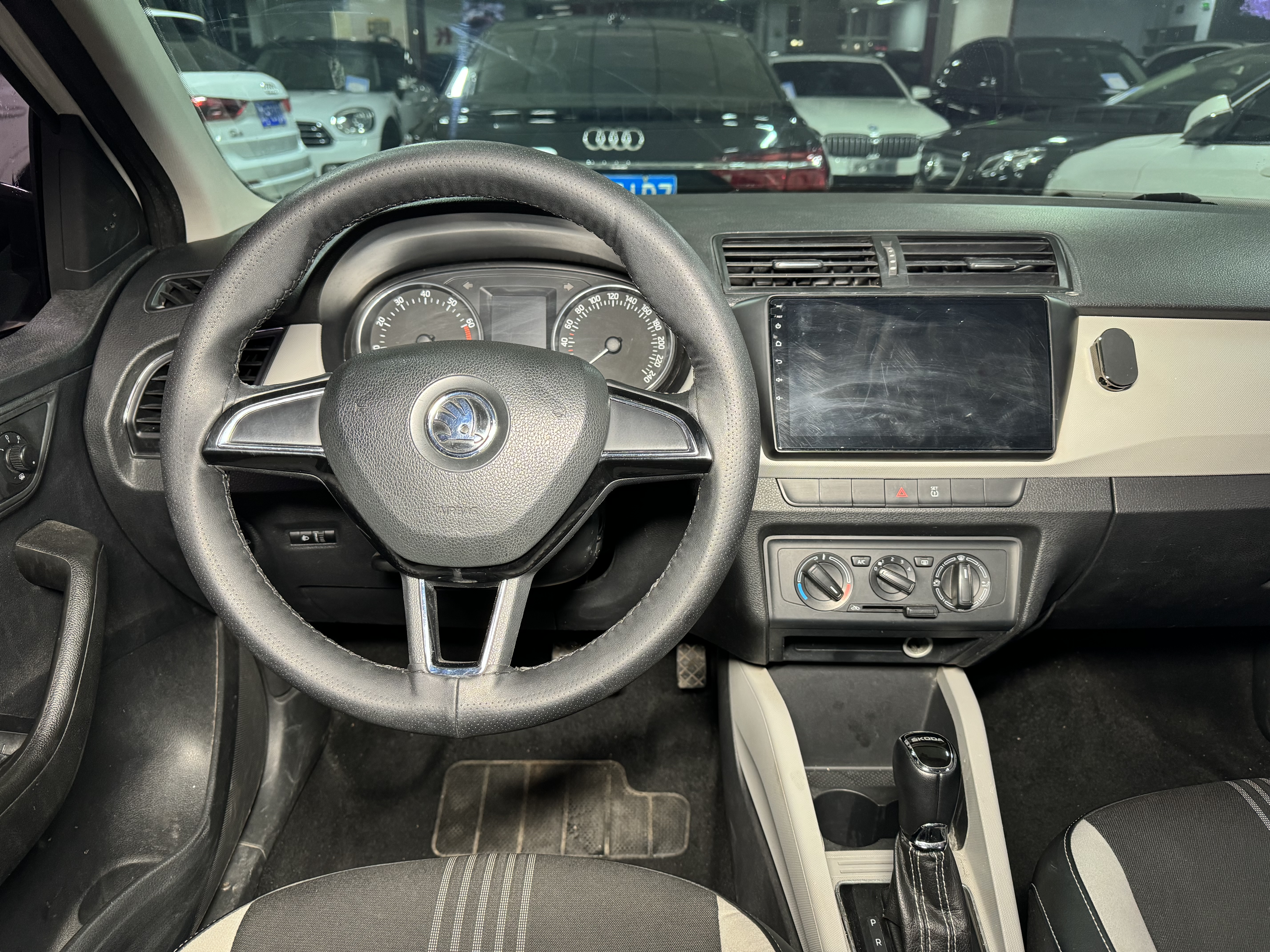 Skoda Fabia 2016 immagine di auto #9